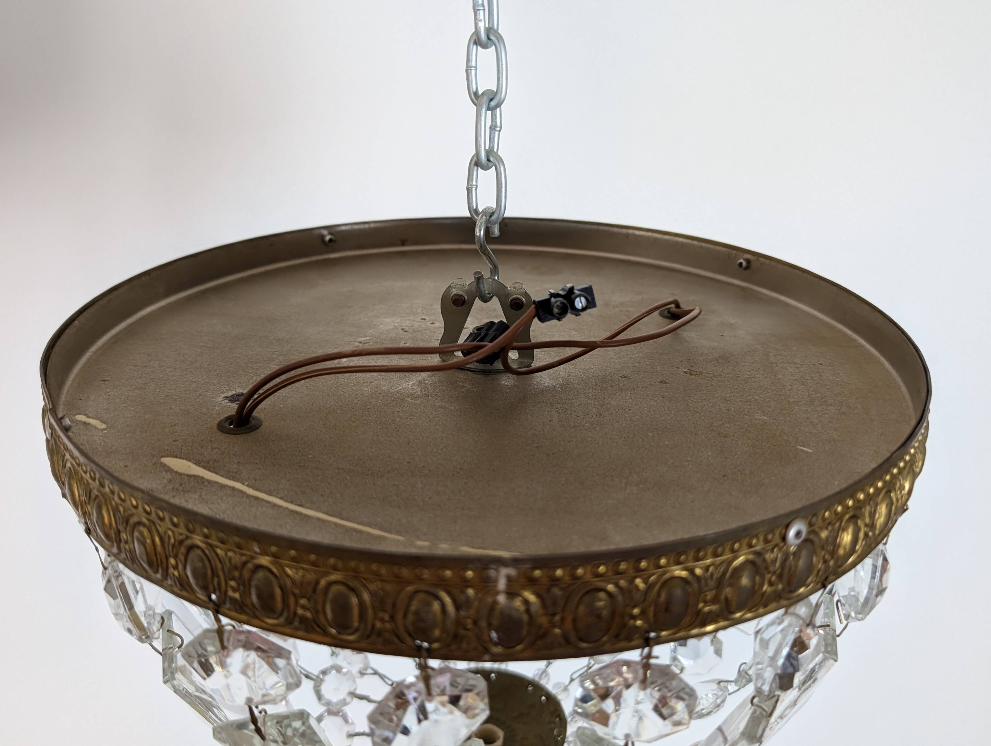 Ceiling light with tassels