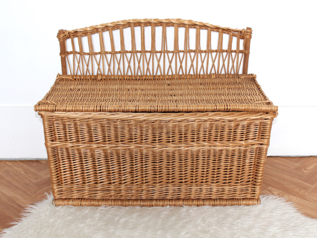 Bench wicker trunk
