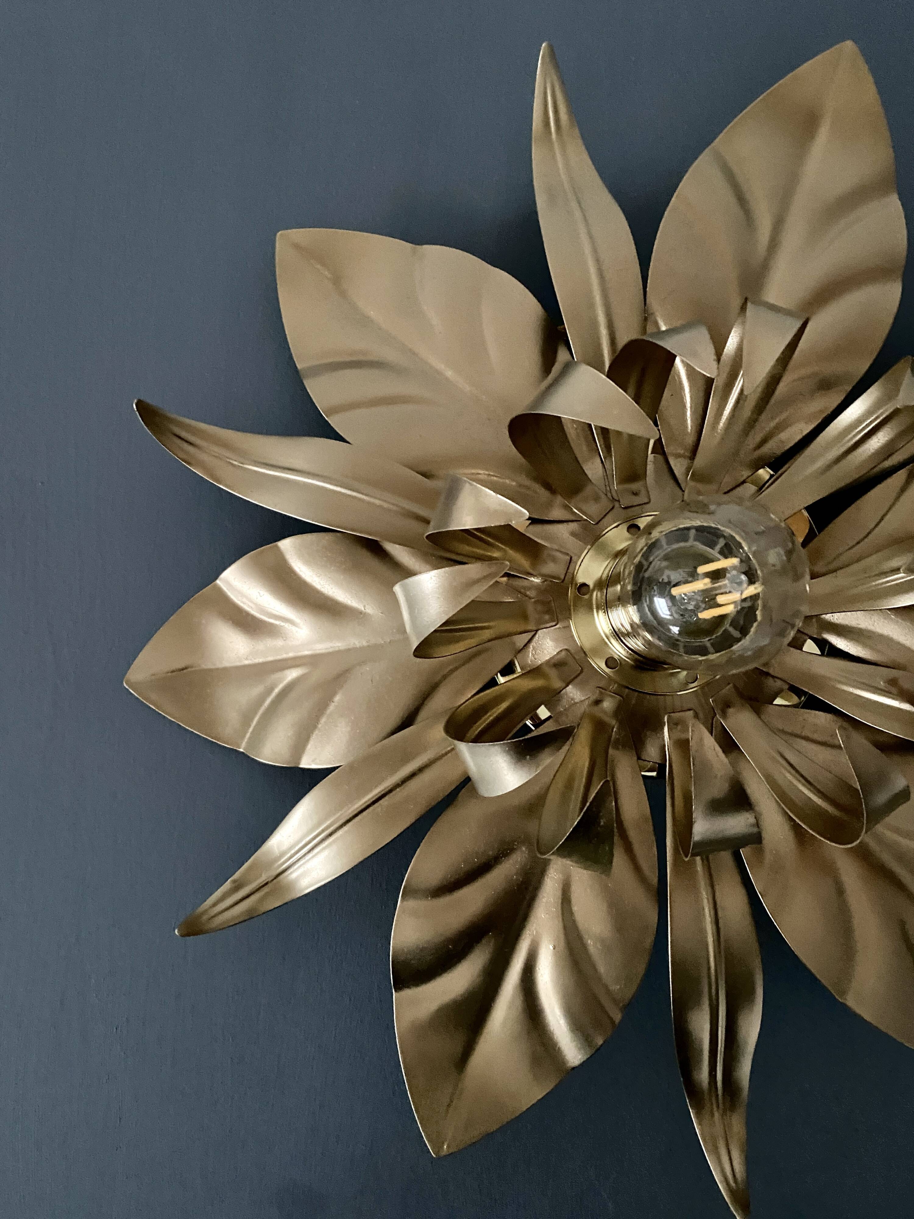 Vintage wall light in gold metal