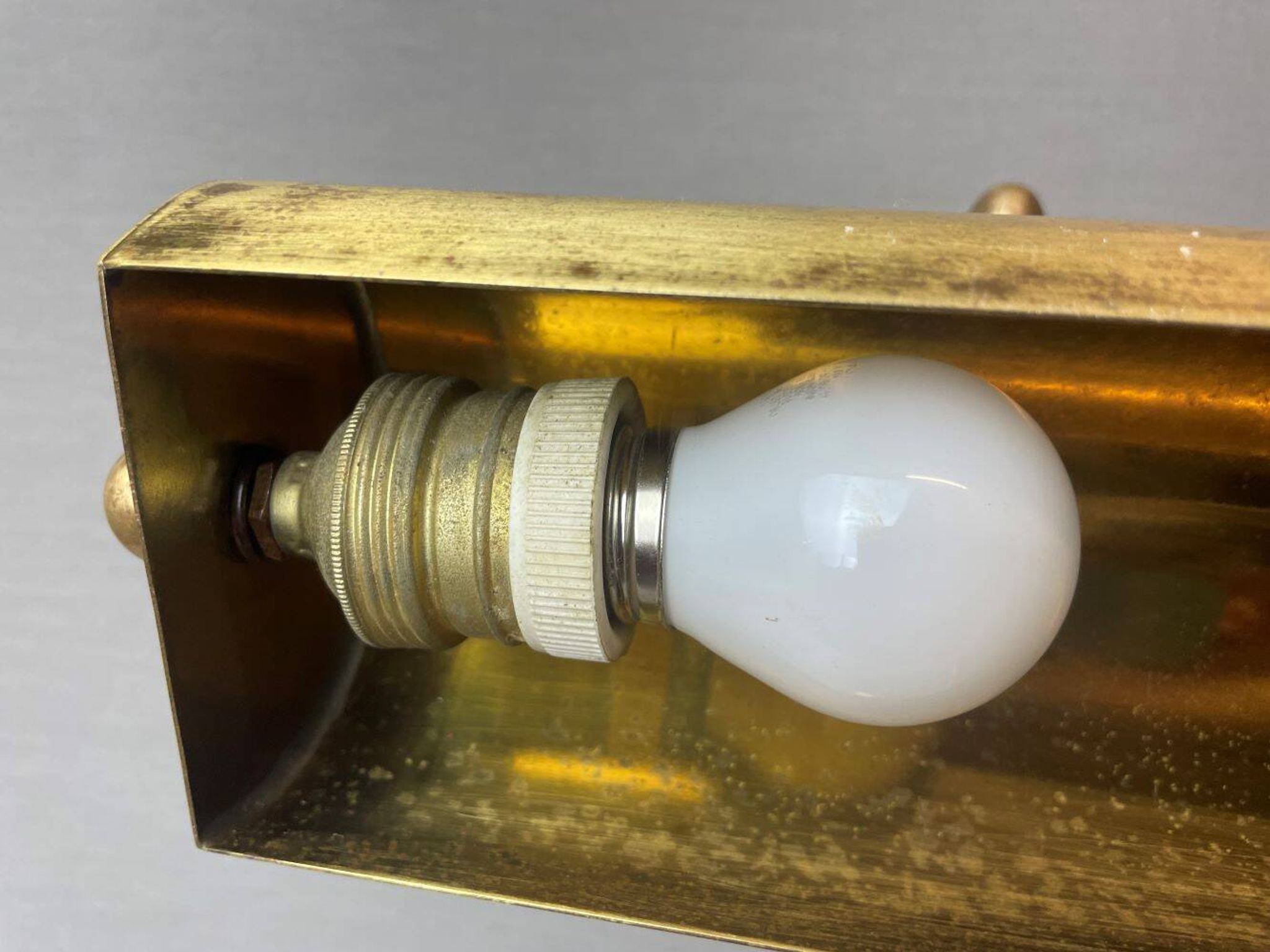 Lampe de table de bureau de banquier portugais en laiton 1940