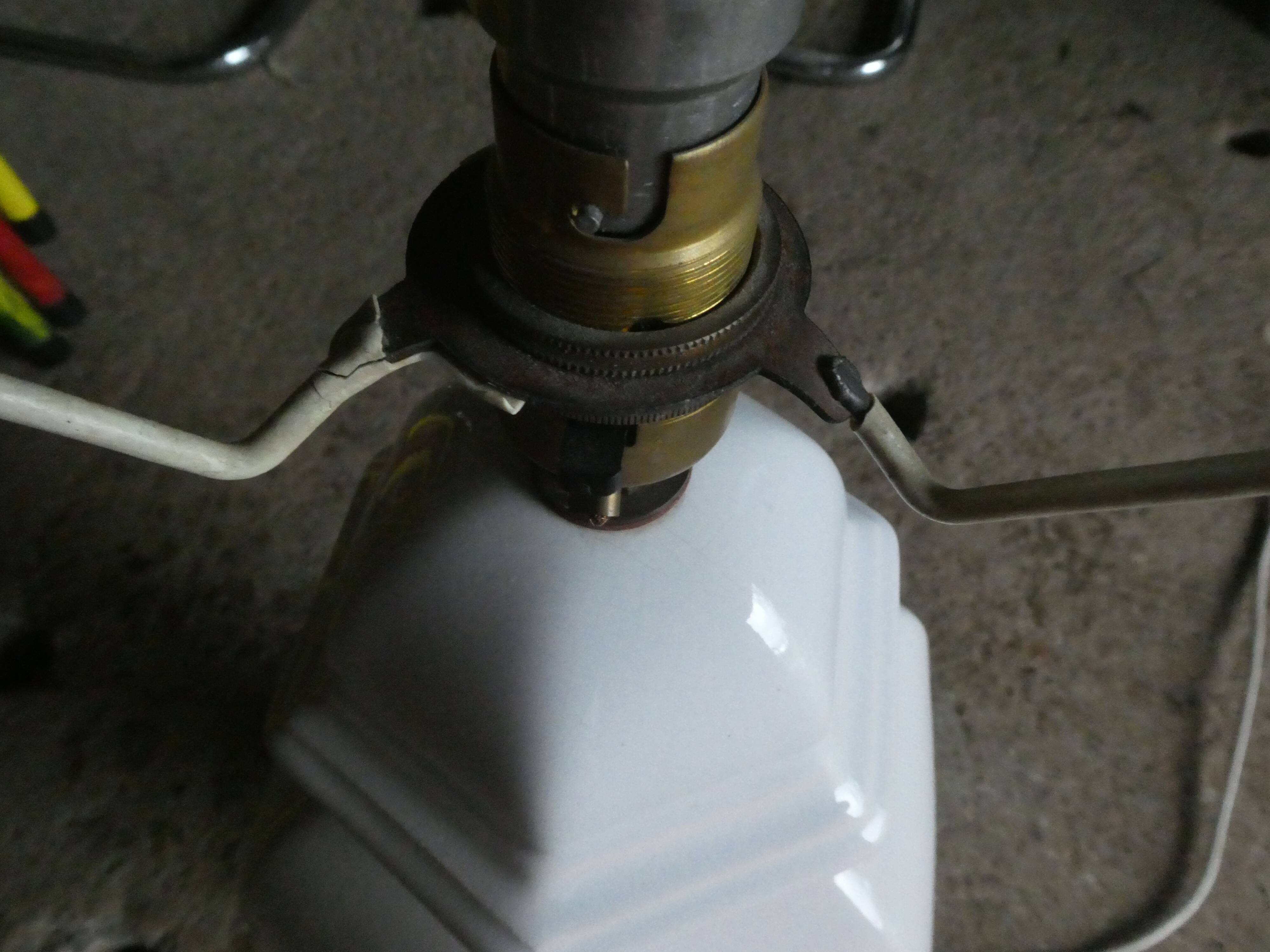 Vintage porcelain laying lamp