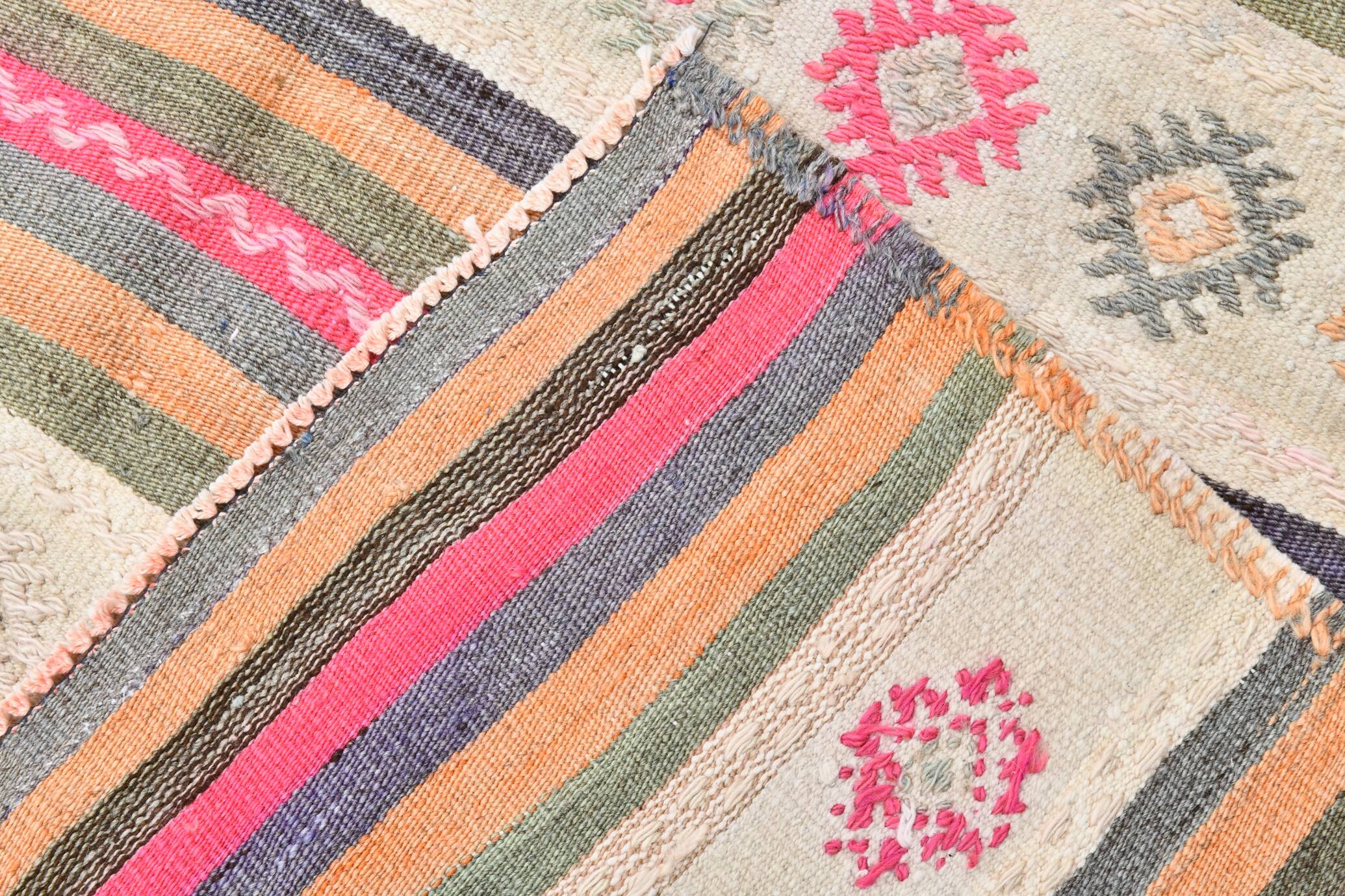 Beige & Pink Wool Kilim Rug, 142x203Cm Handknotted Carpet, 5x7 Rugs