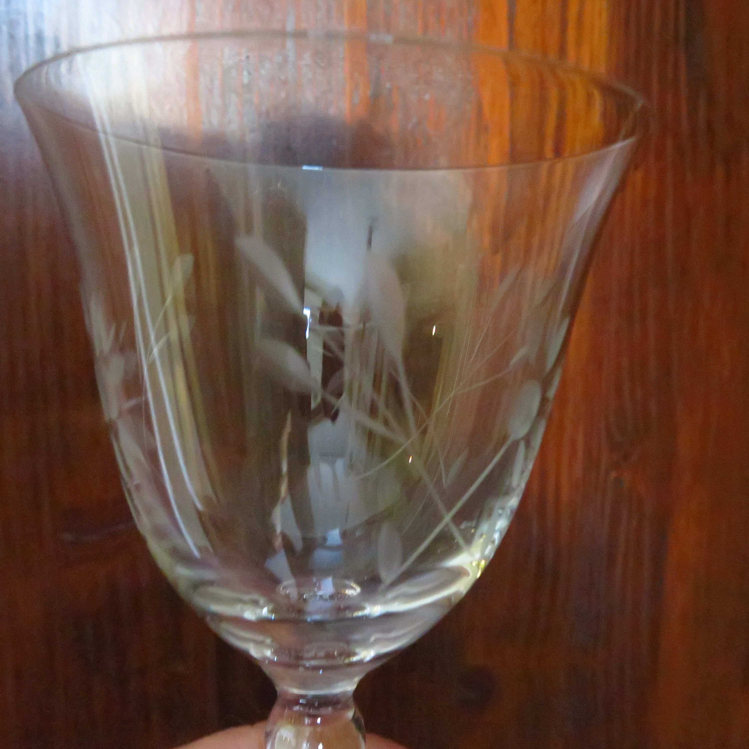 Set of 8 glasses in engraved crystal