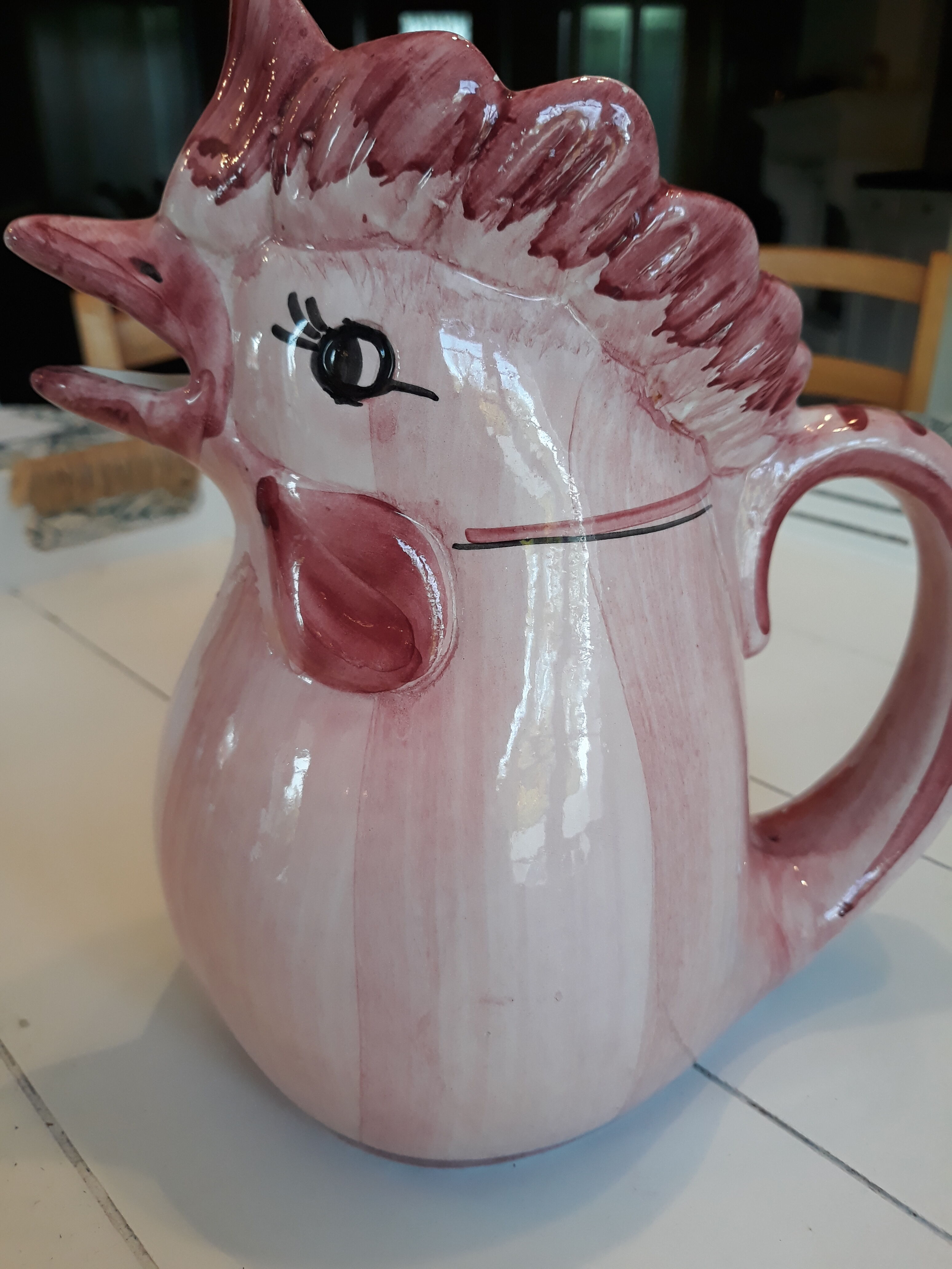 Hen pitcher