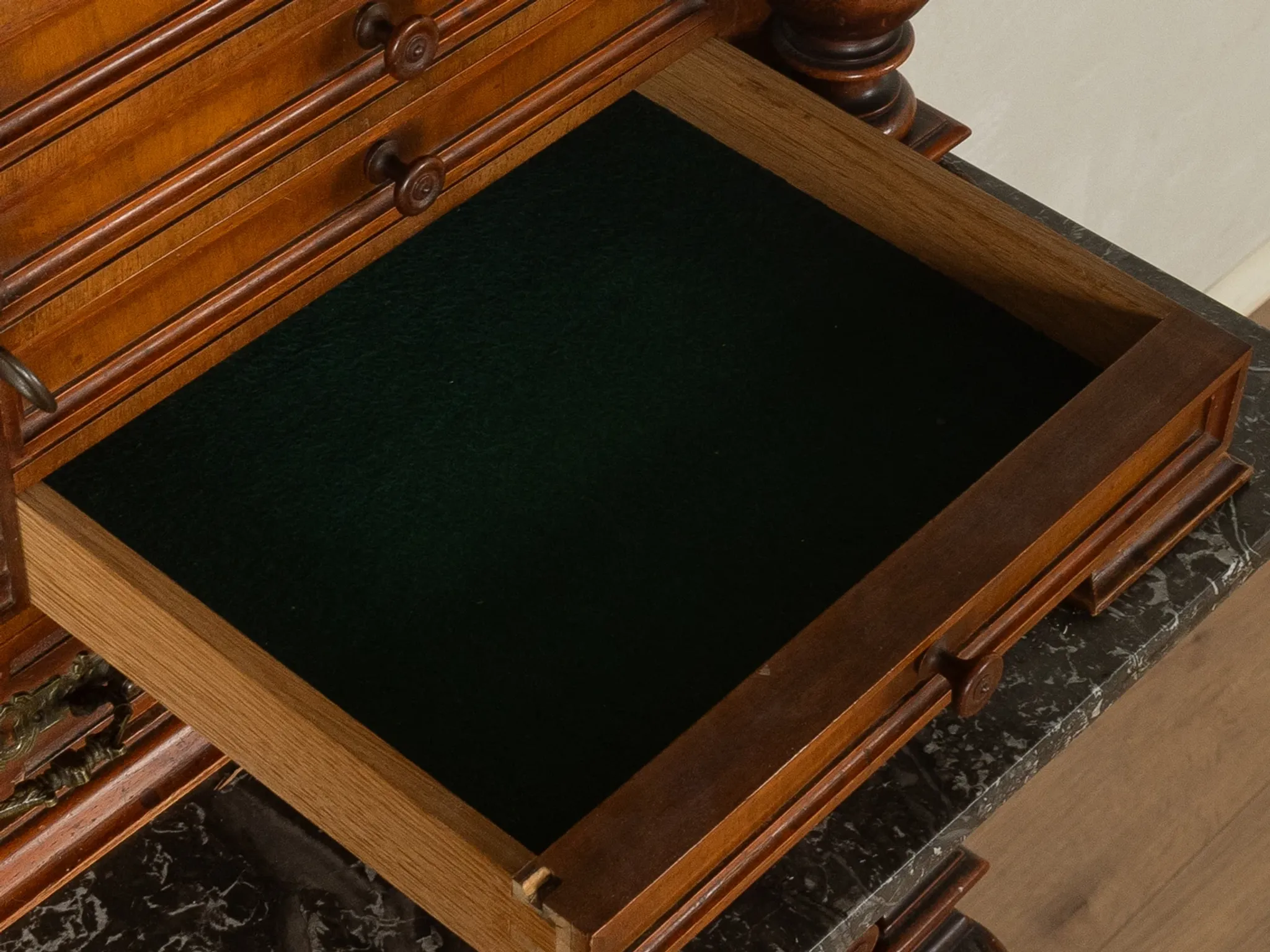 Cabinet de dentiste historique élaboré dans le style néo-renaissance