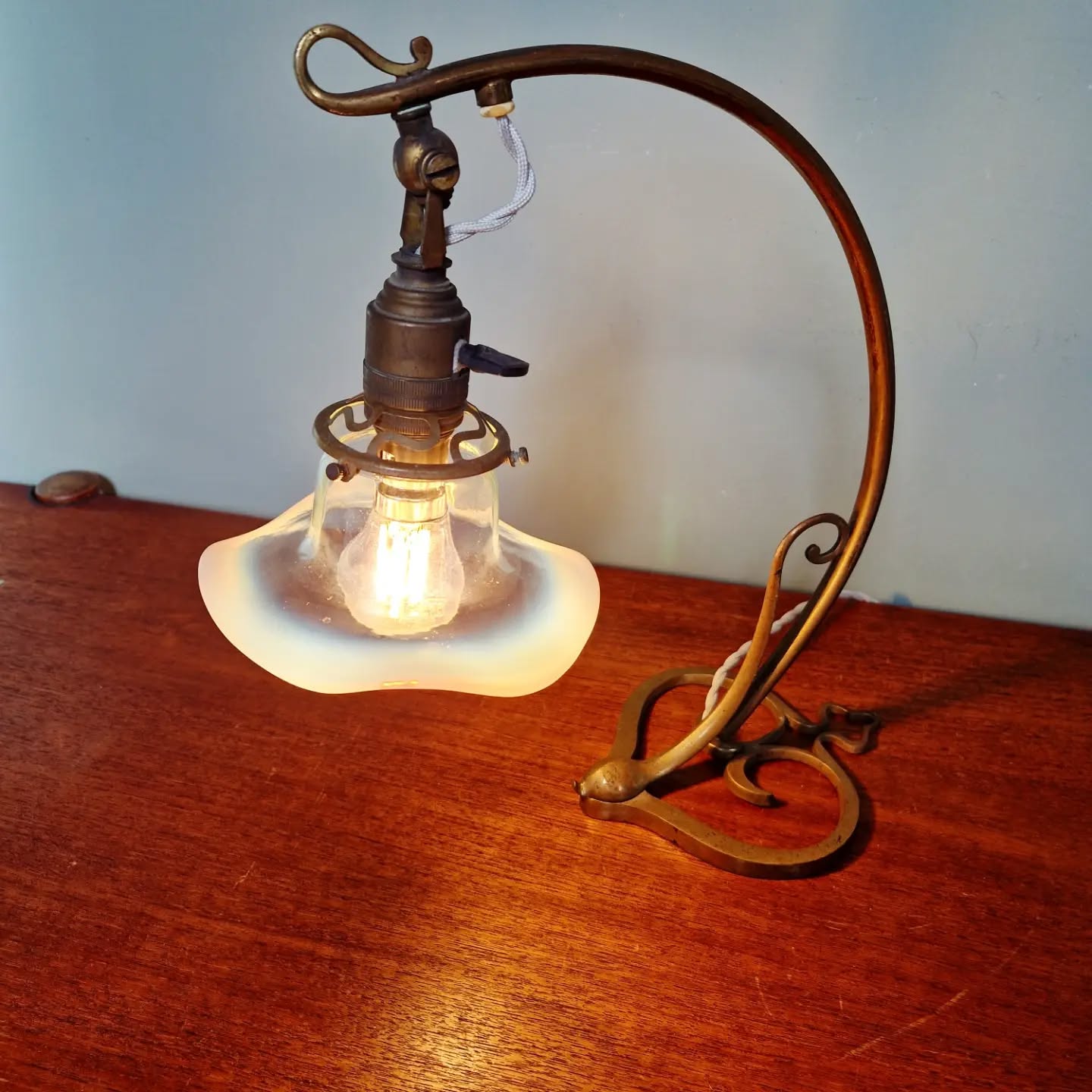 Lampe de table Art Nouveau, verre opalescent, 1900