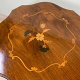 Tripod pedestal table