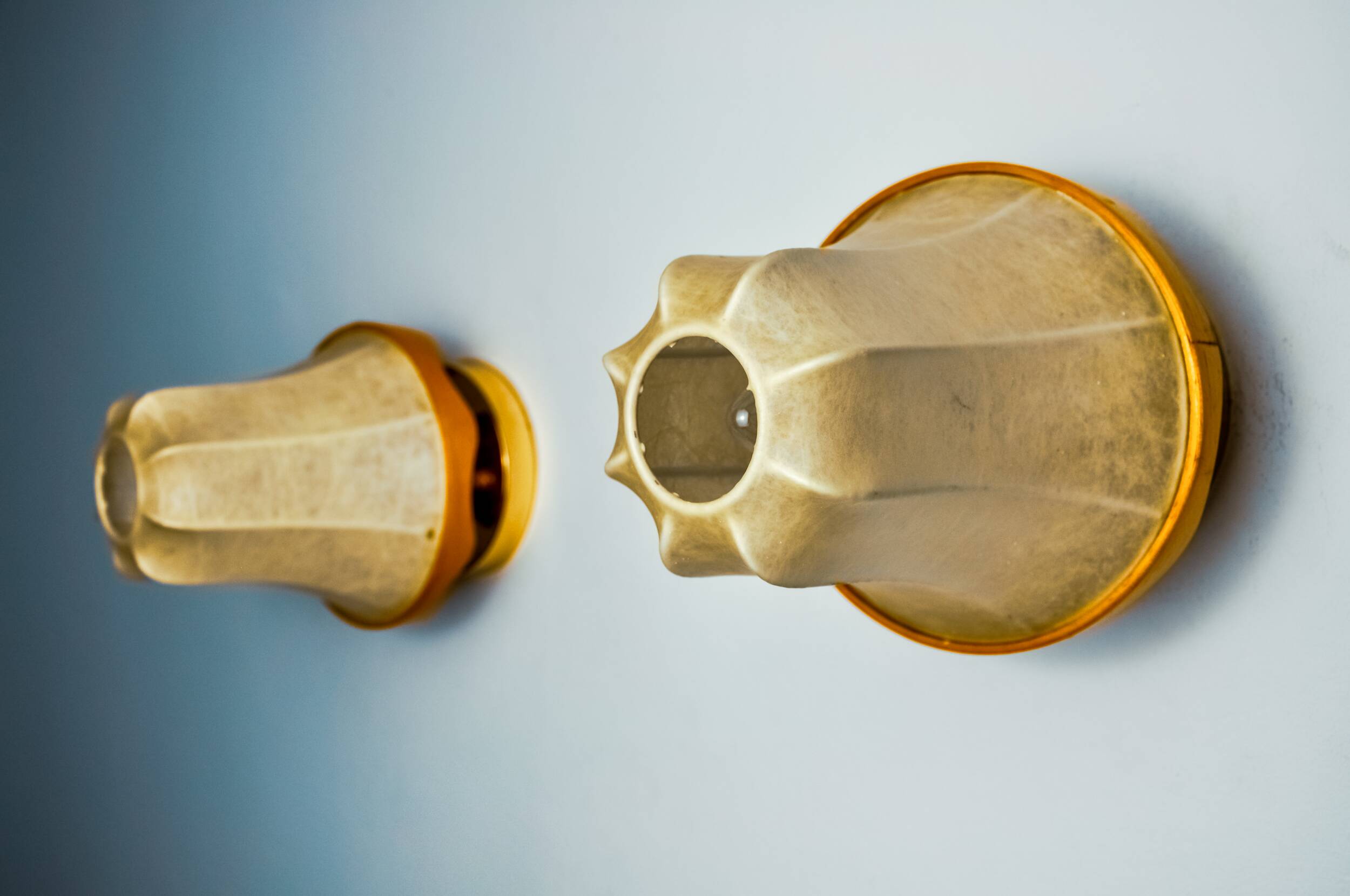 Pair of pear-shaped "cocoon" wall lights, resin and pine, Italy, 1970