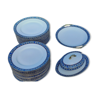 24 assiettes, un plat et une saucière en porcelaine de Limoges J B Boyer début XXème