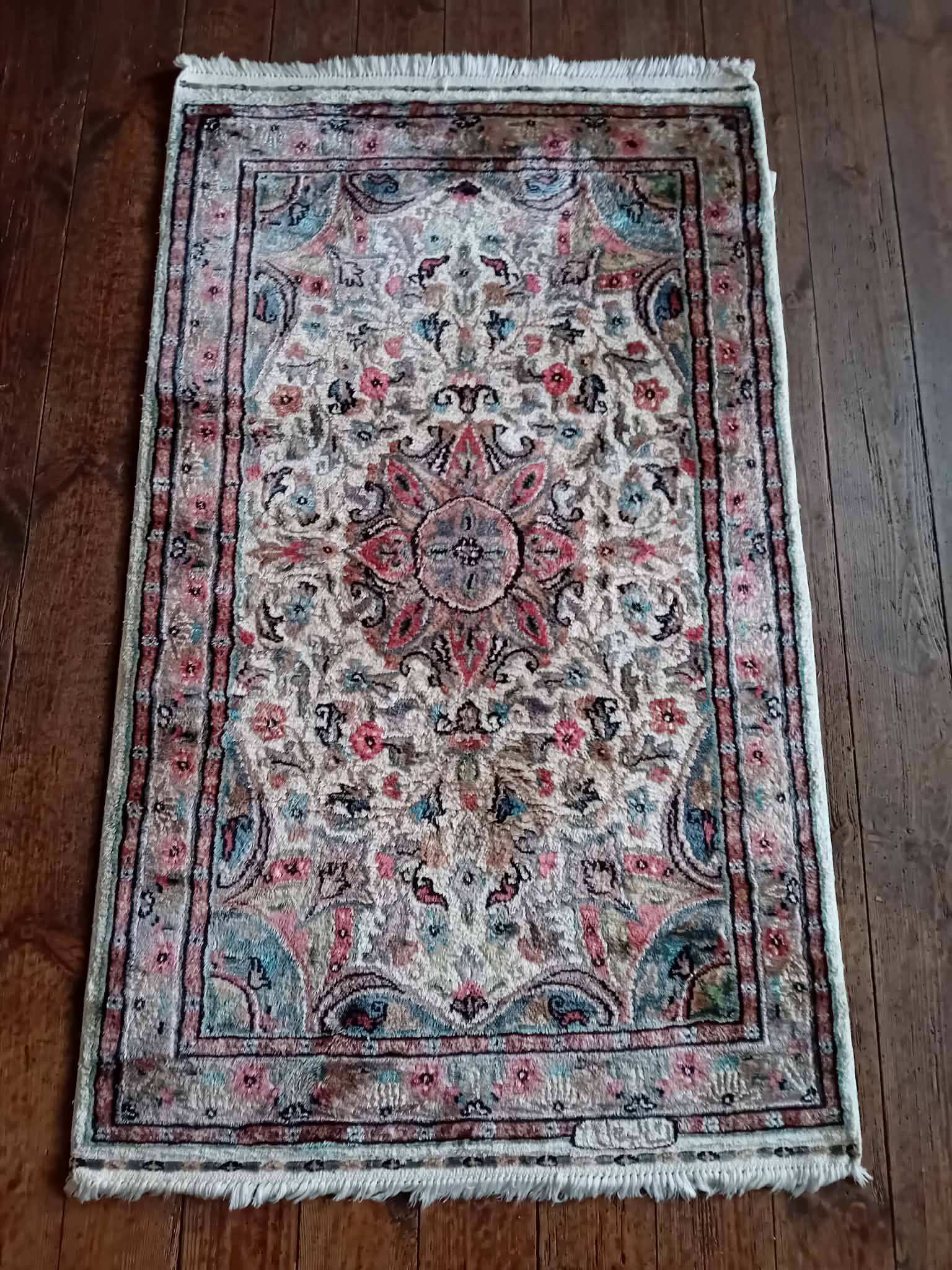 Handmade Pakistani wool and silk rug 124x77cm