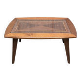 Table basse en bois et verre