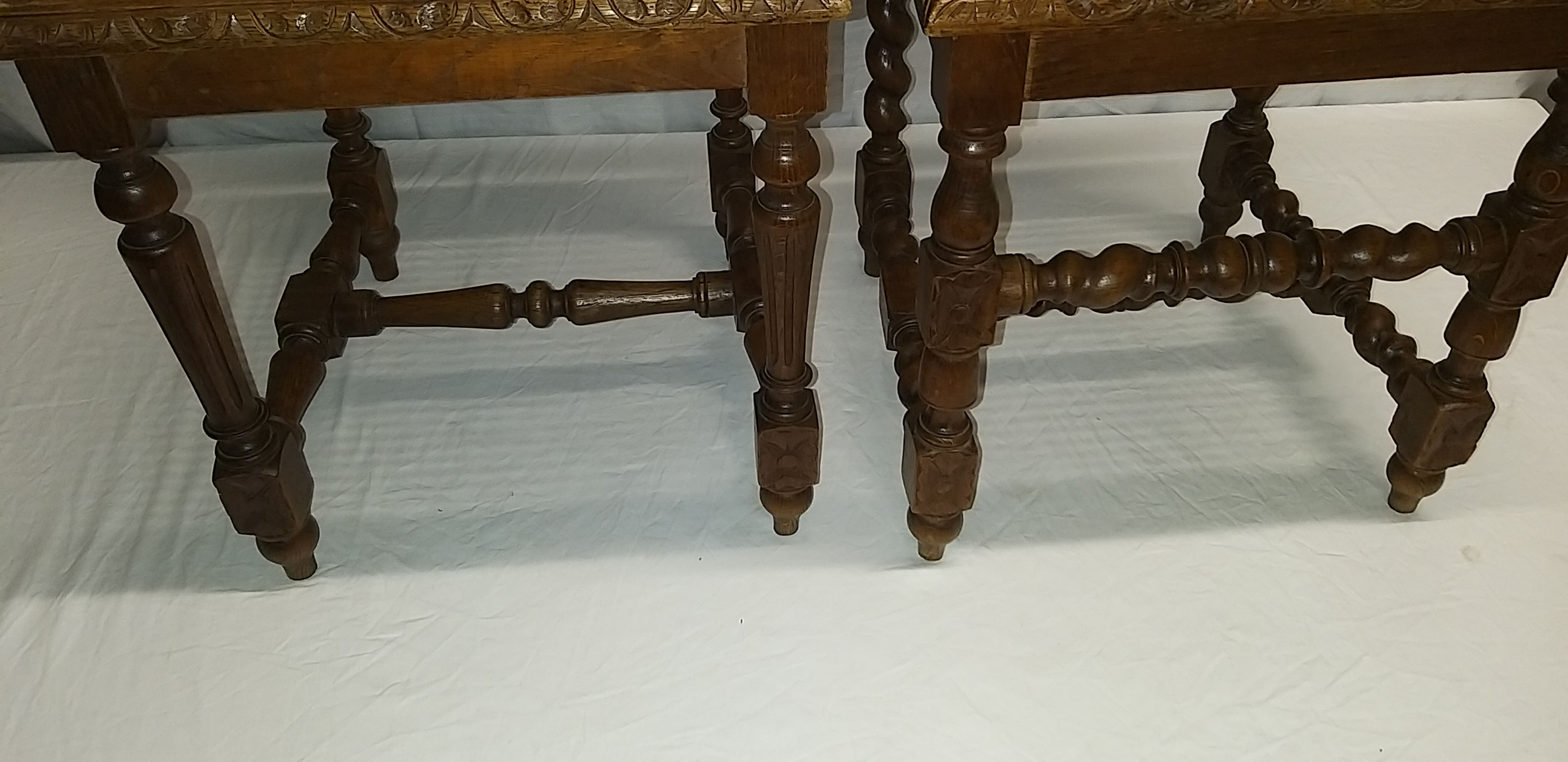 2 chairs Henry 2 years 50/60