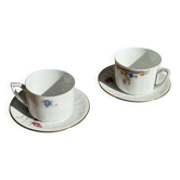 Paire de tasses blanches en porcelaine ADP France à motif floral et leurs s