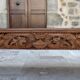 Important banc indonésien en bois sculpté, Début XXe
