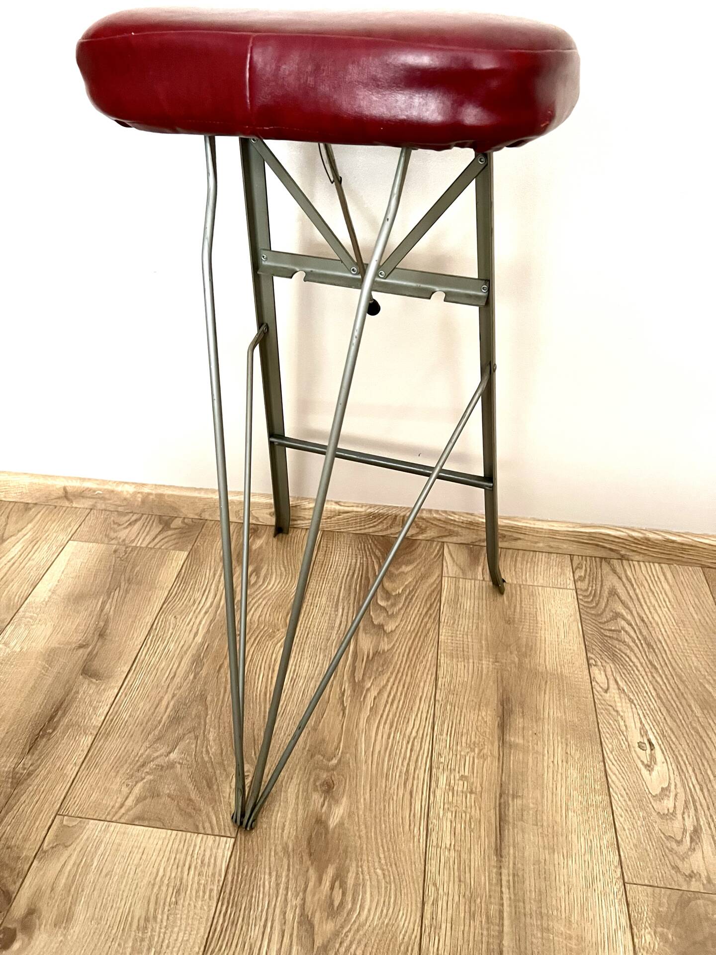 Vintage folding stool Libellule – Normafix – burgundy faux leather – years