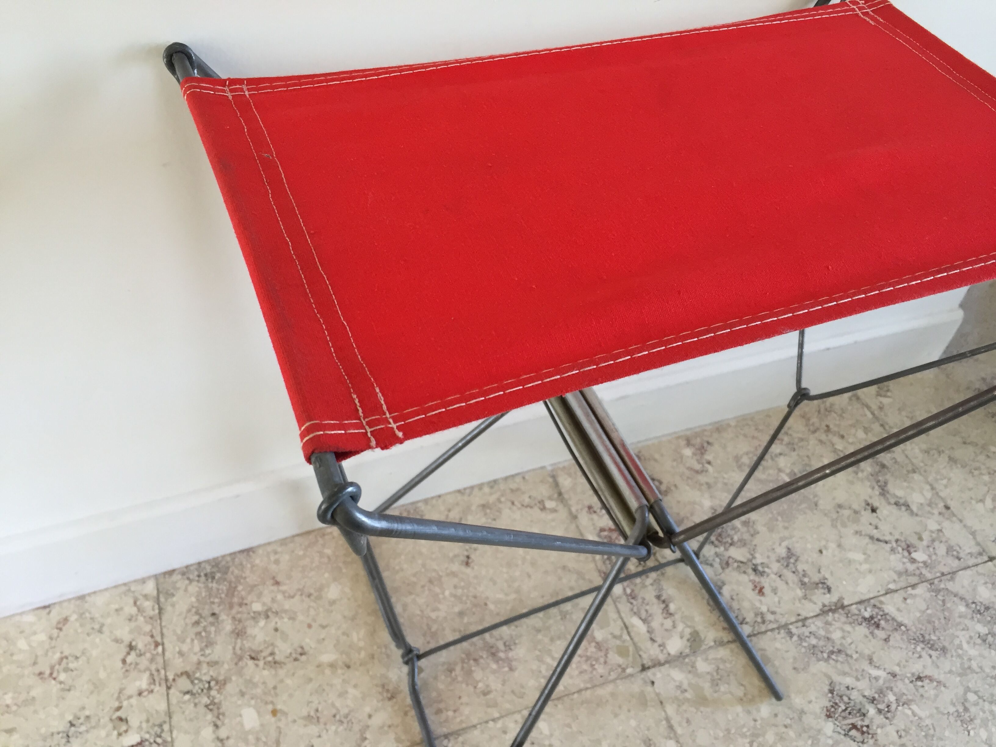 Tabouret nomade pliant de camping rouge
