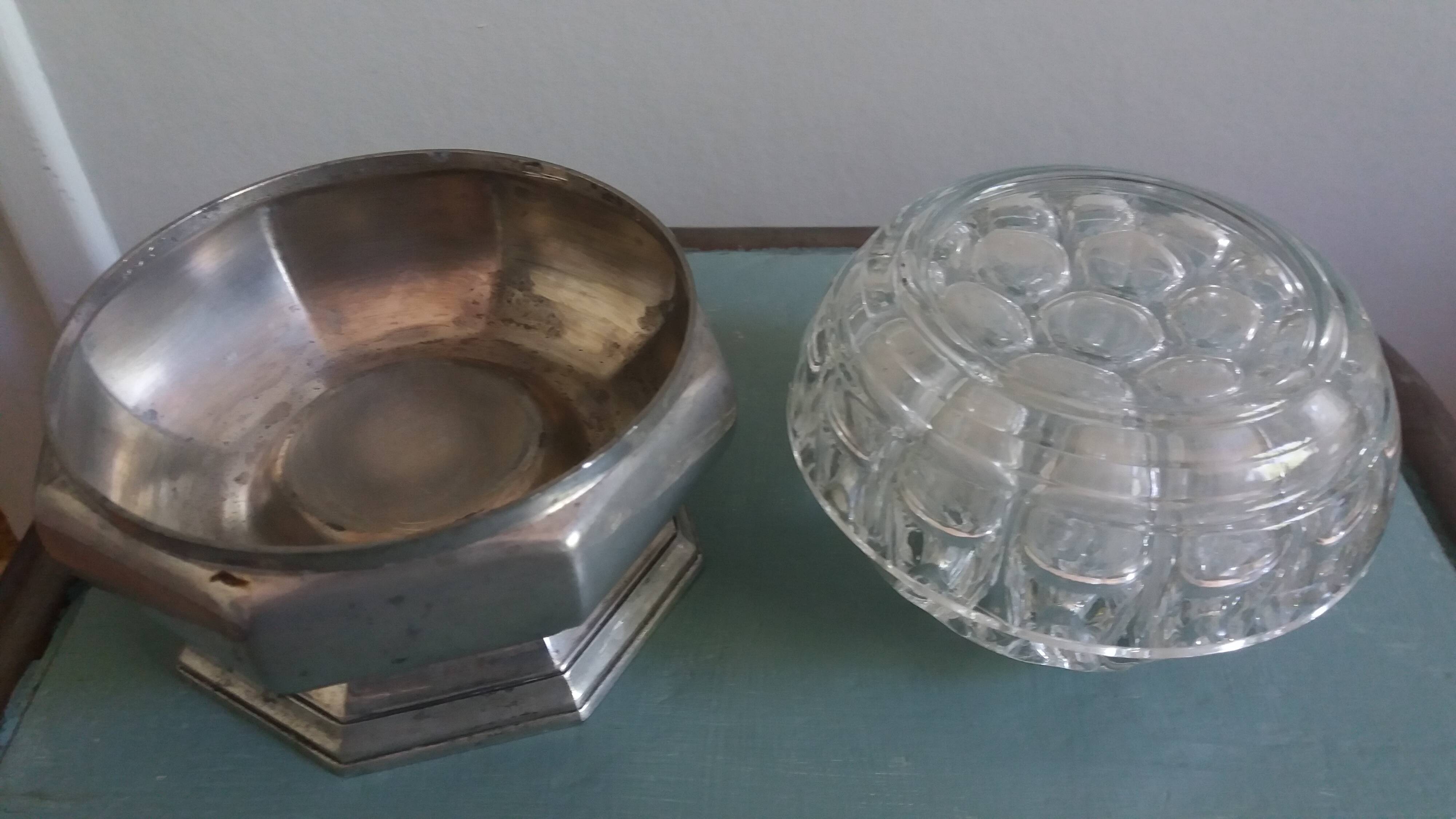 Flower vase in glass VMC Reims and pewter bowl from Manoir Paris