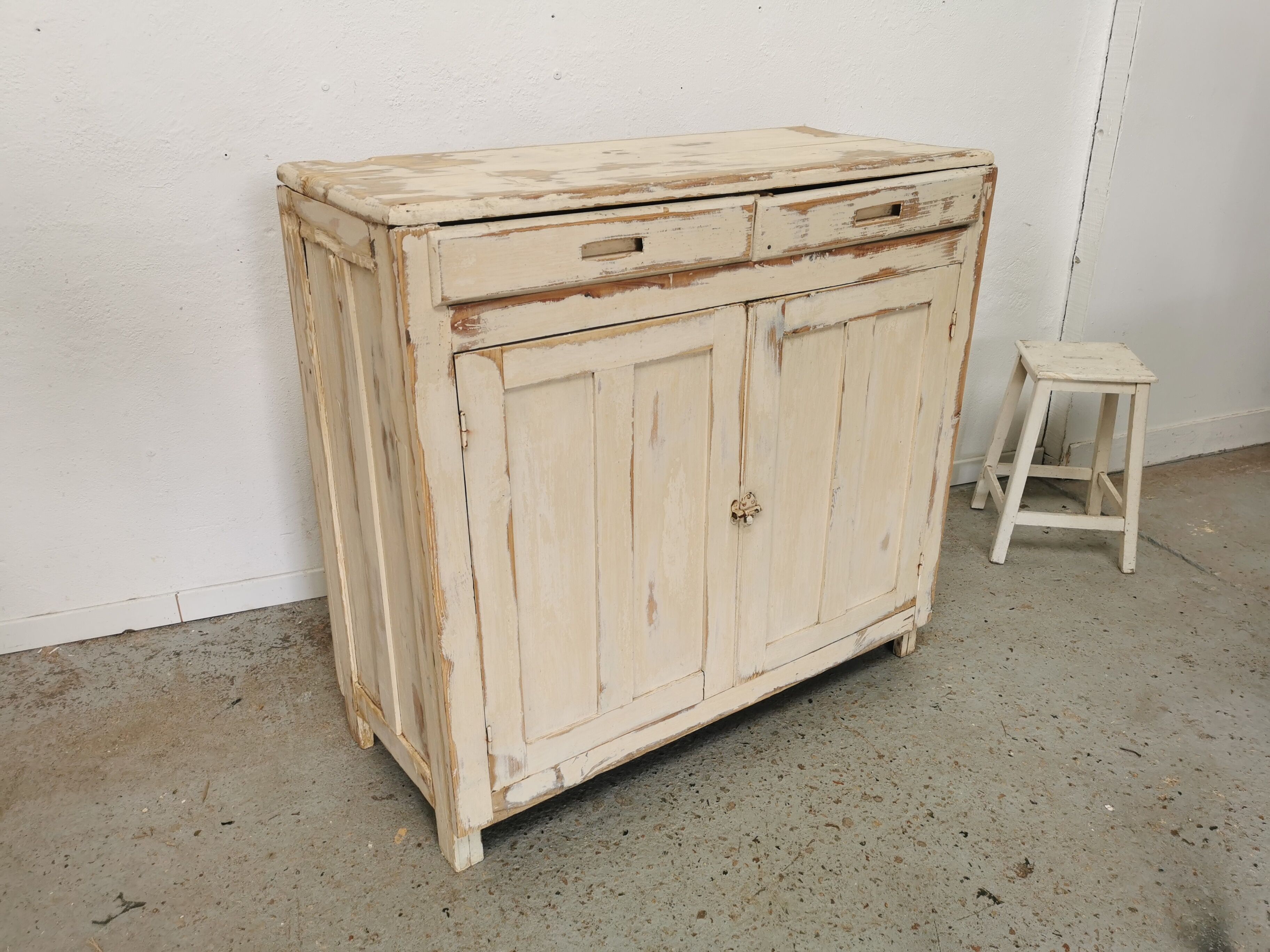 Buffet parisien vintage