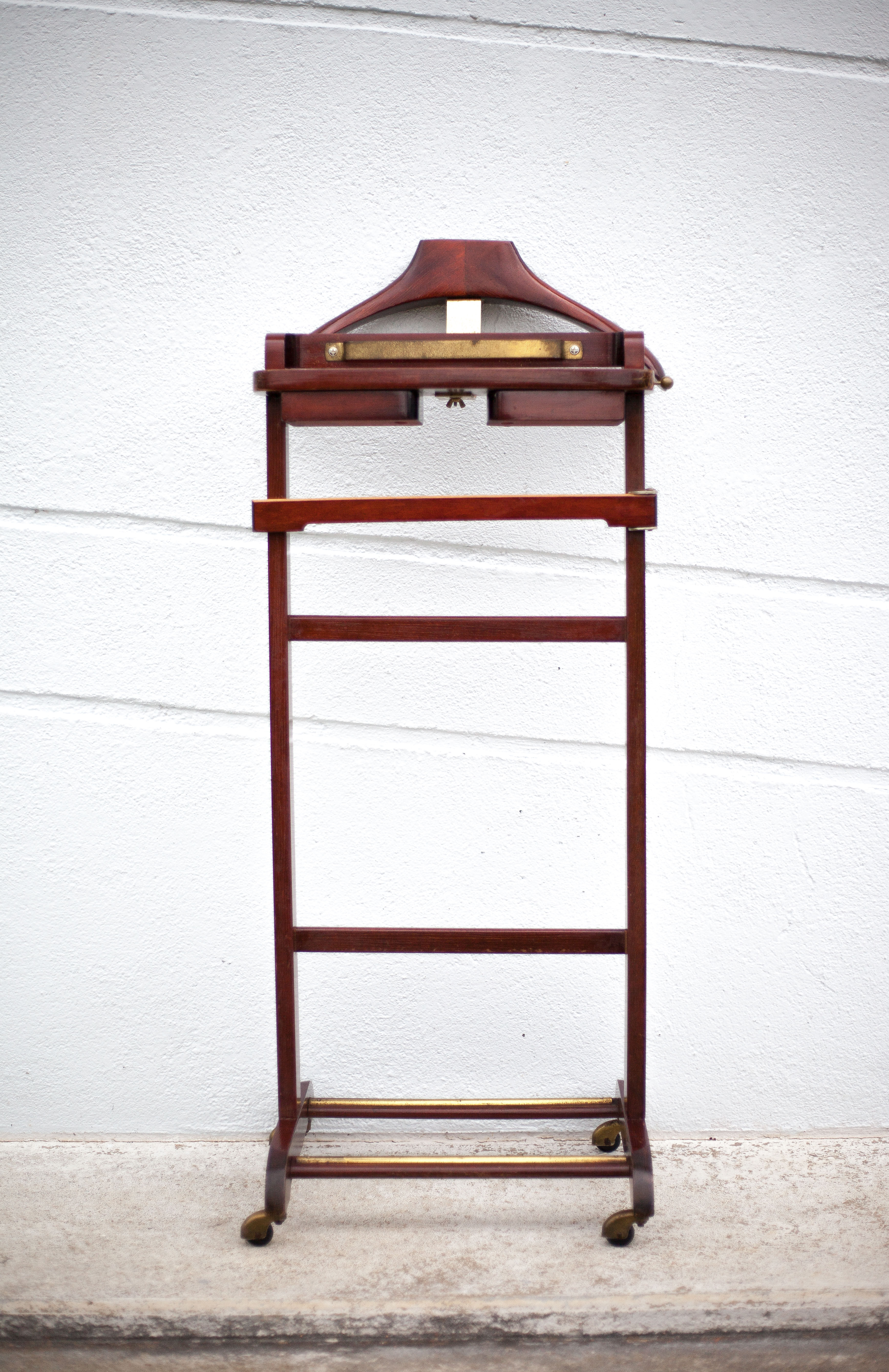 Wood and brass Reguitti valet