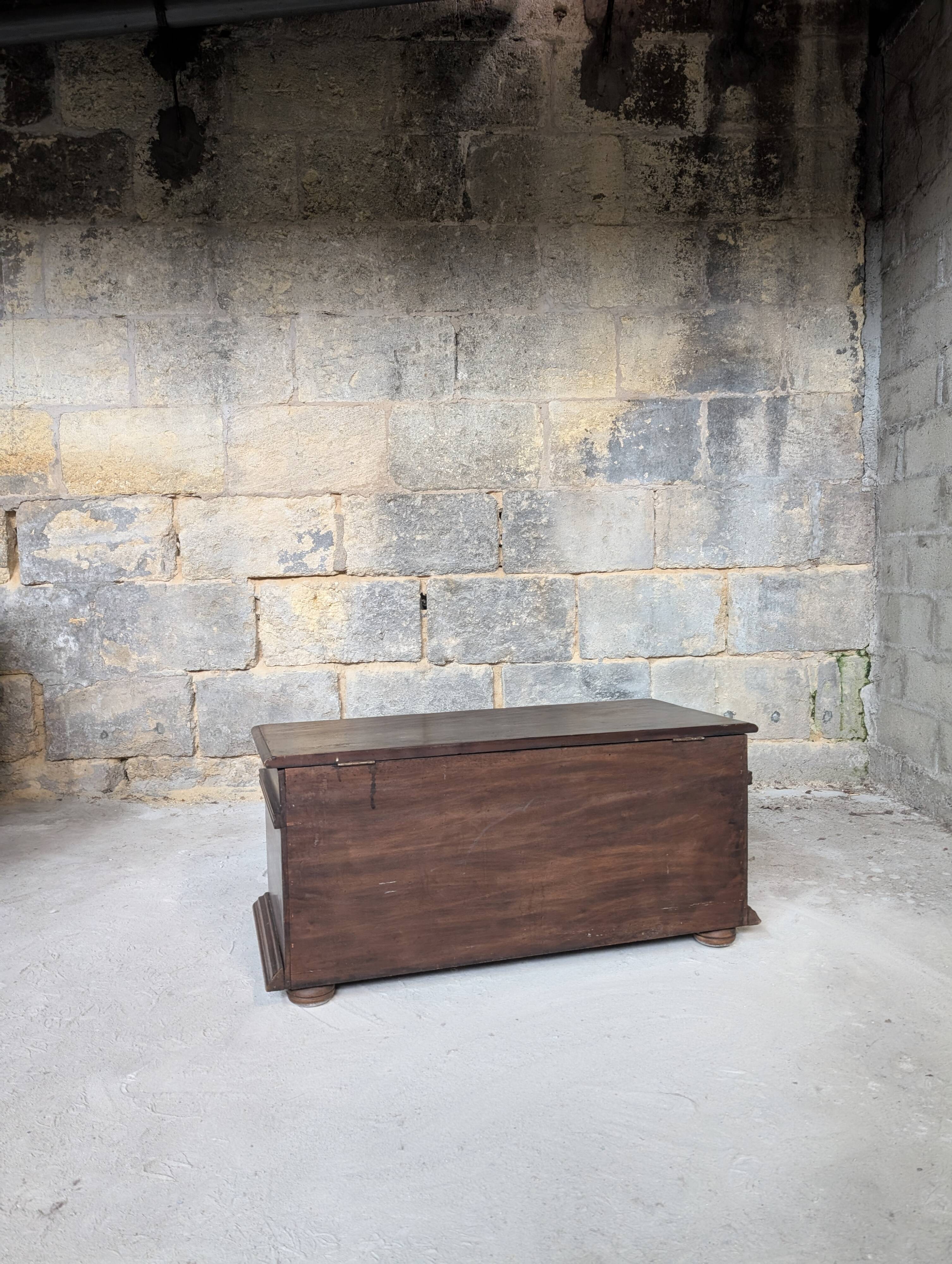 Coffre en bois