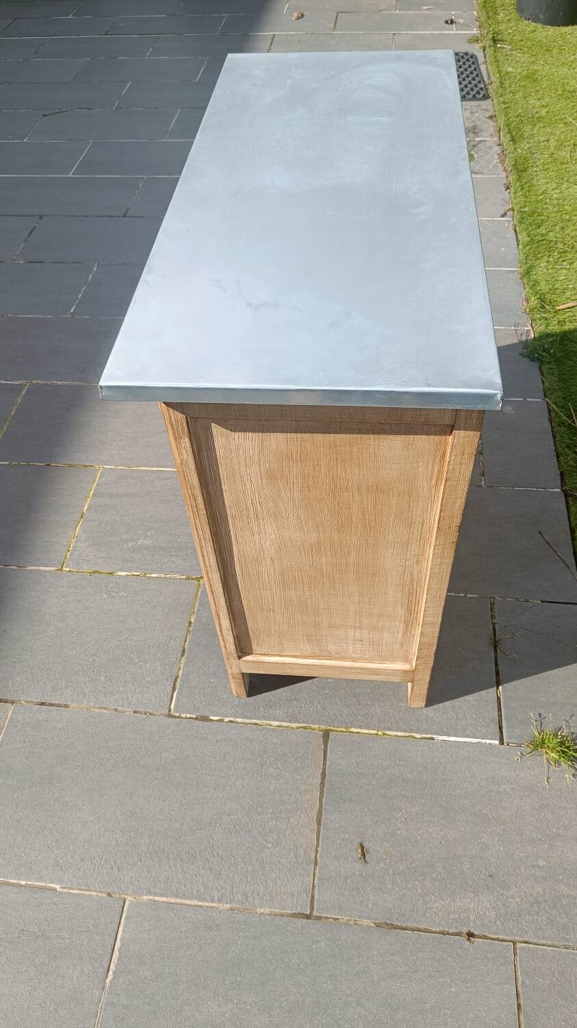 Patinated Parisian buffet – Zinc tray