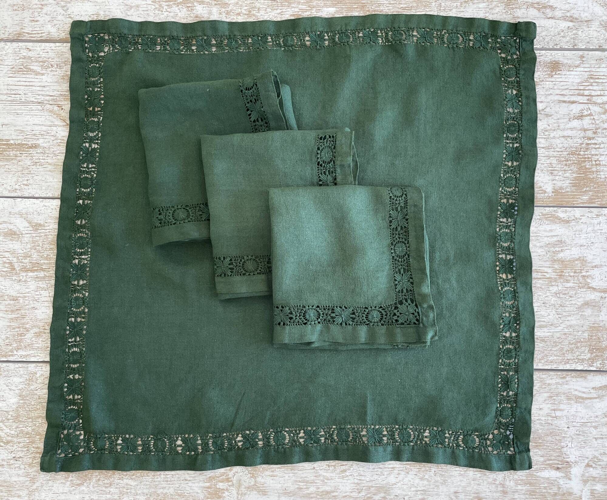 Convent tablecloth and its 4 openwork towels tinted fir green - 115x115cm -mixed linen & cotton