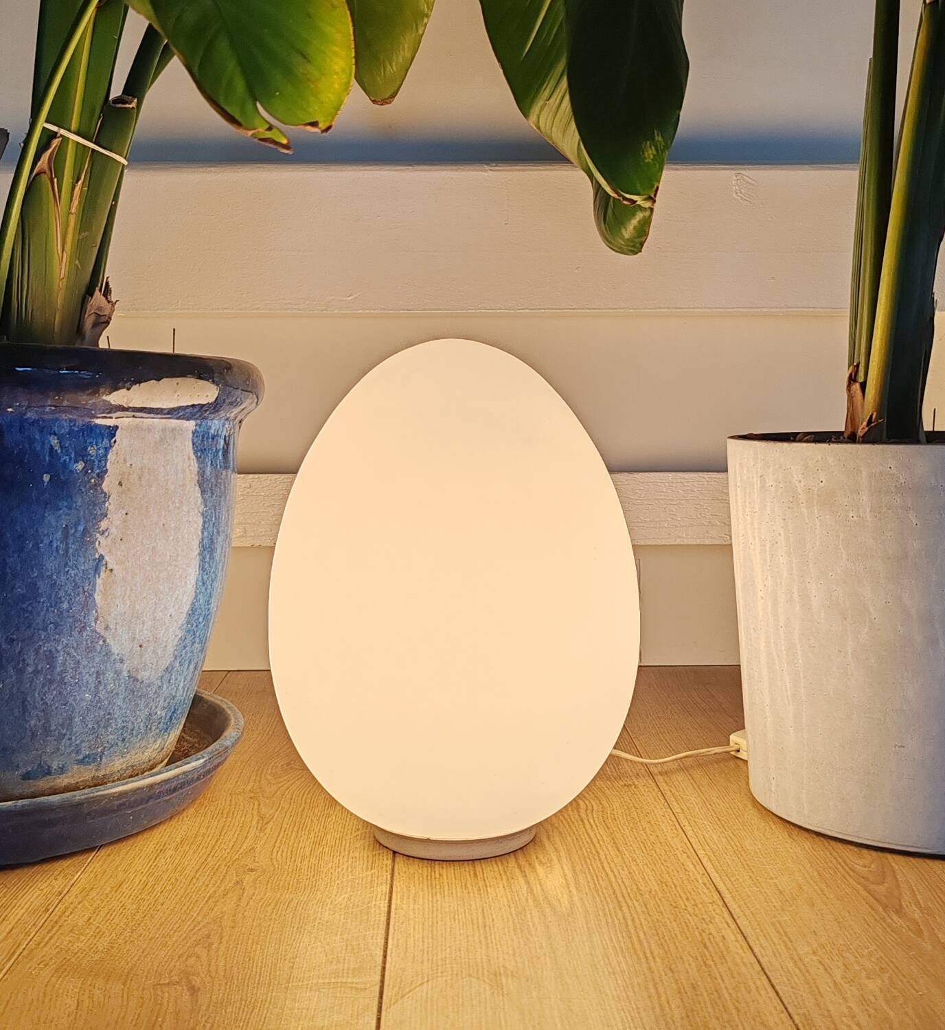 Lampe année 70 oeuf opaline