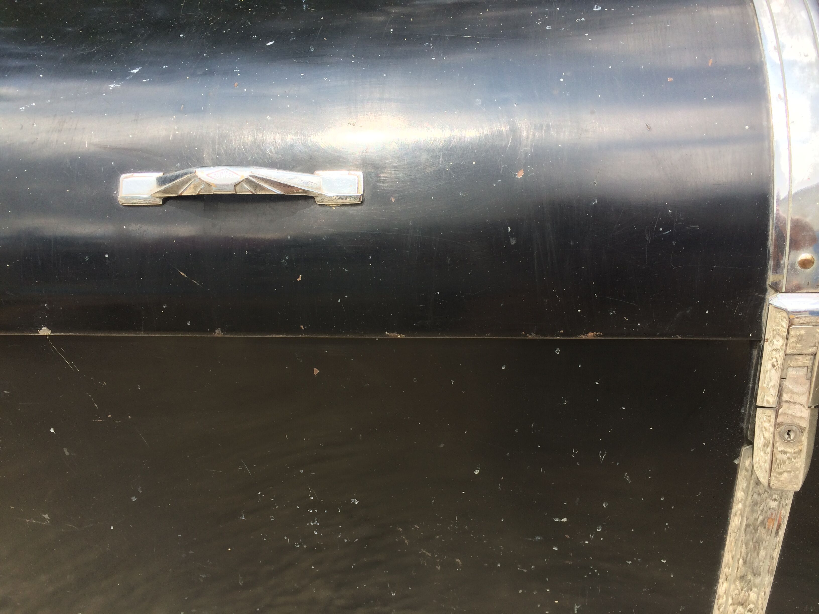 Old car back trunk most certainly from the 1930s