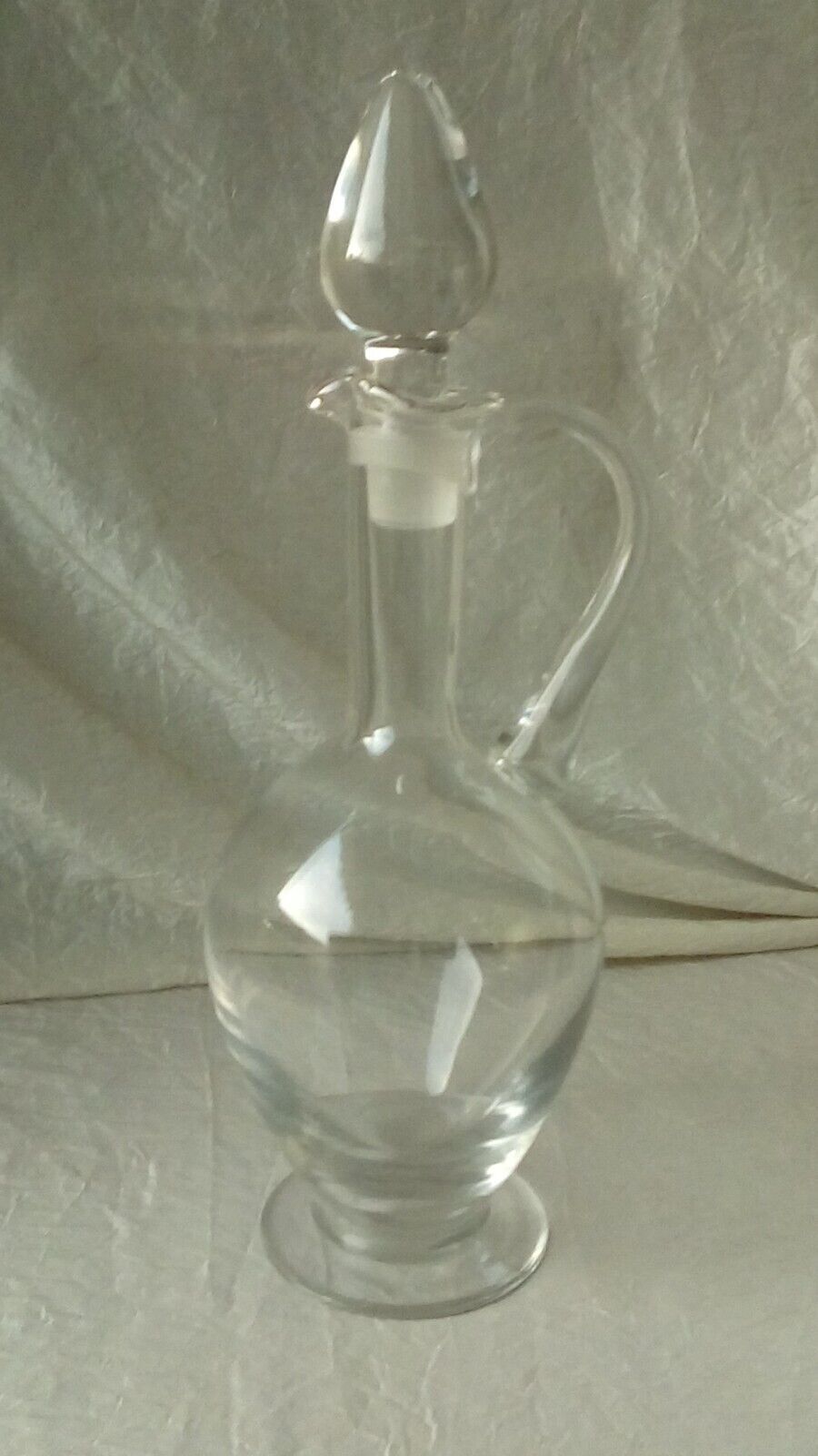Glass or crystal ewer decanter