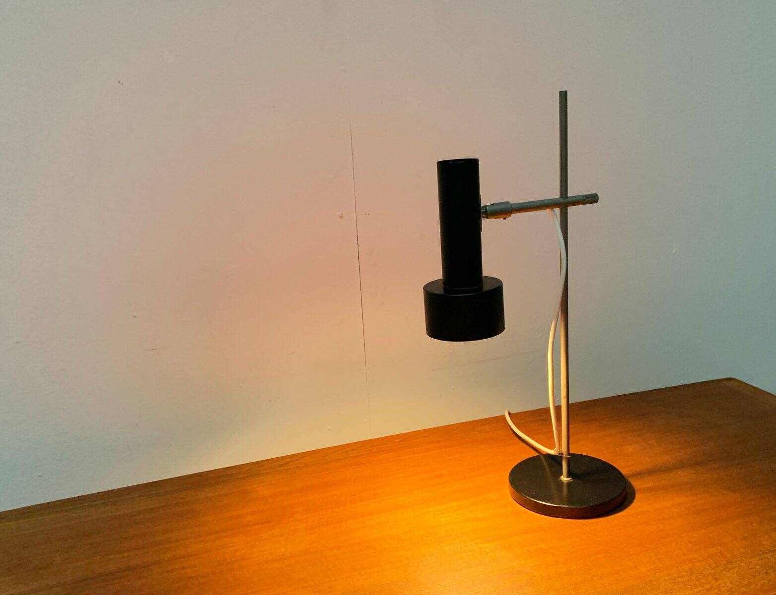 Mid-century minimalist table lamp by Beisl, 1960s.