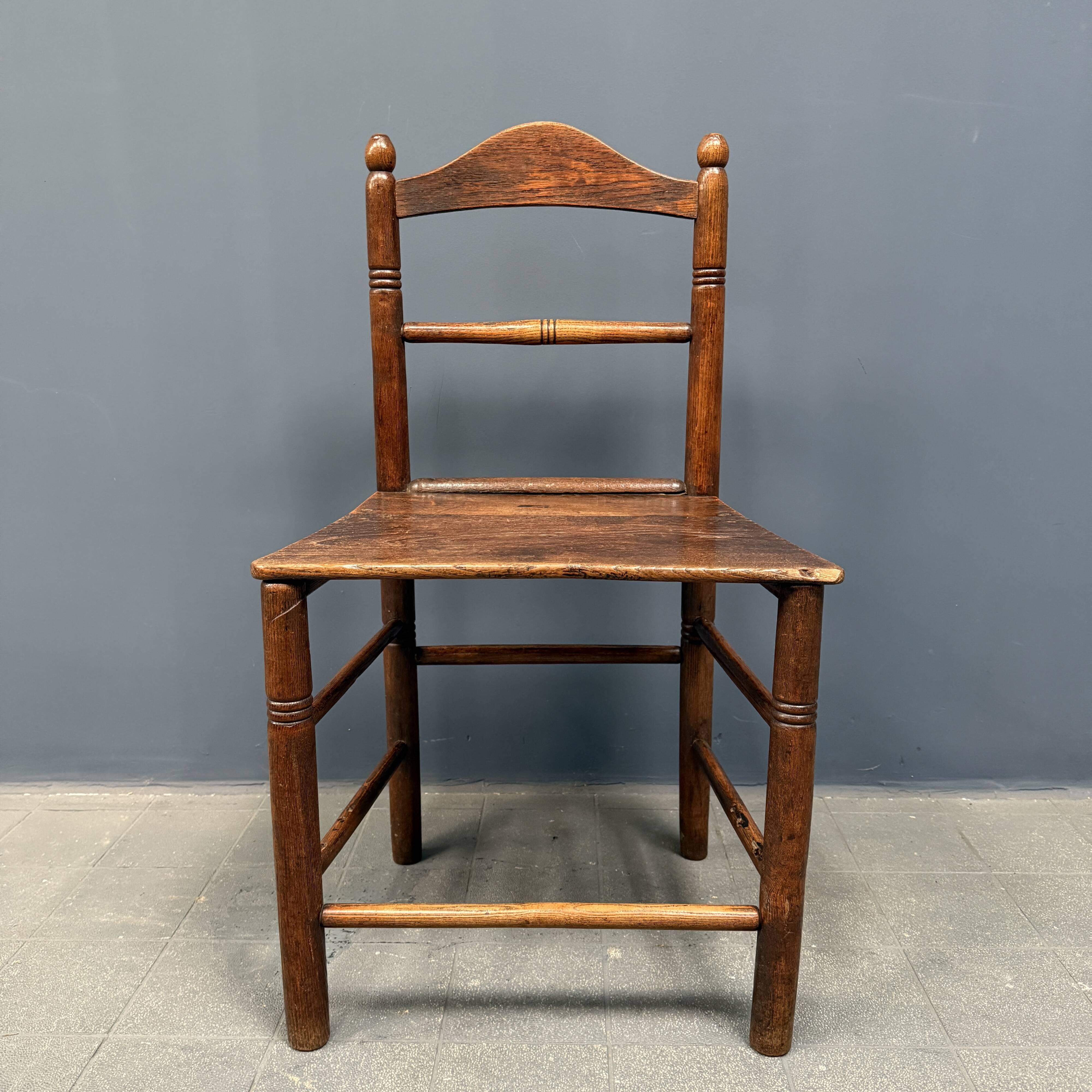 Ensemble de six chaises de cuisine anglaises anciennes