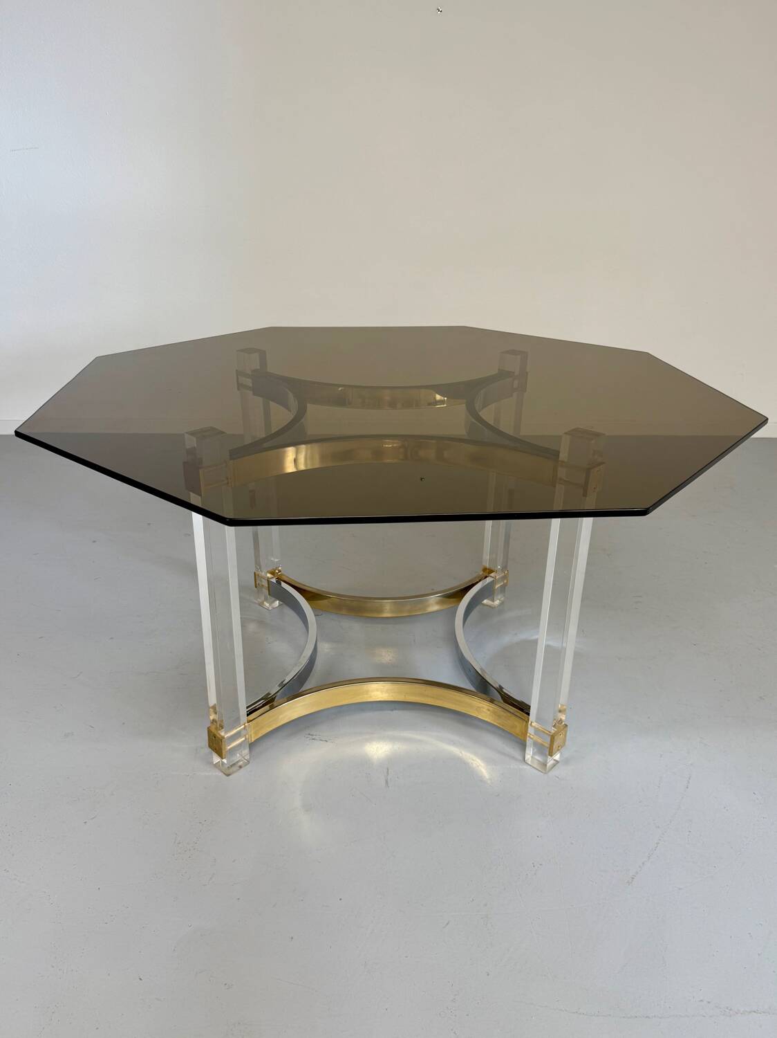 Antique Italian design dining table by Alessandro Albrizzi from the 70s