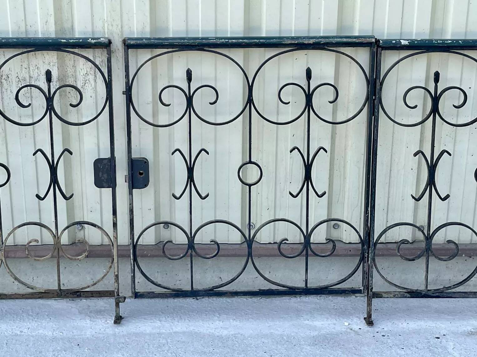 Grille de jardin et portillon en fer forgé des années 1950 - 5m20