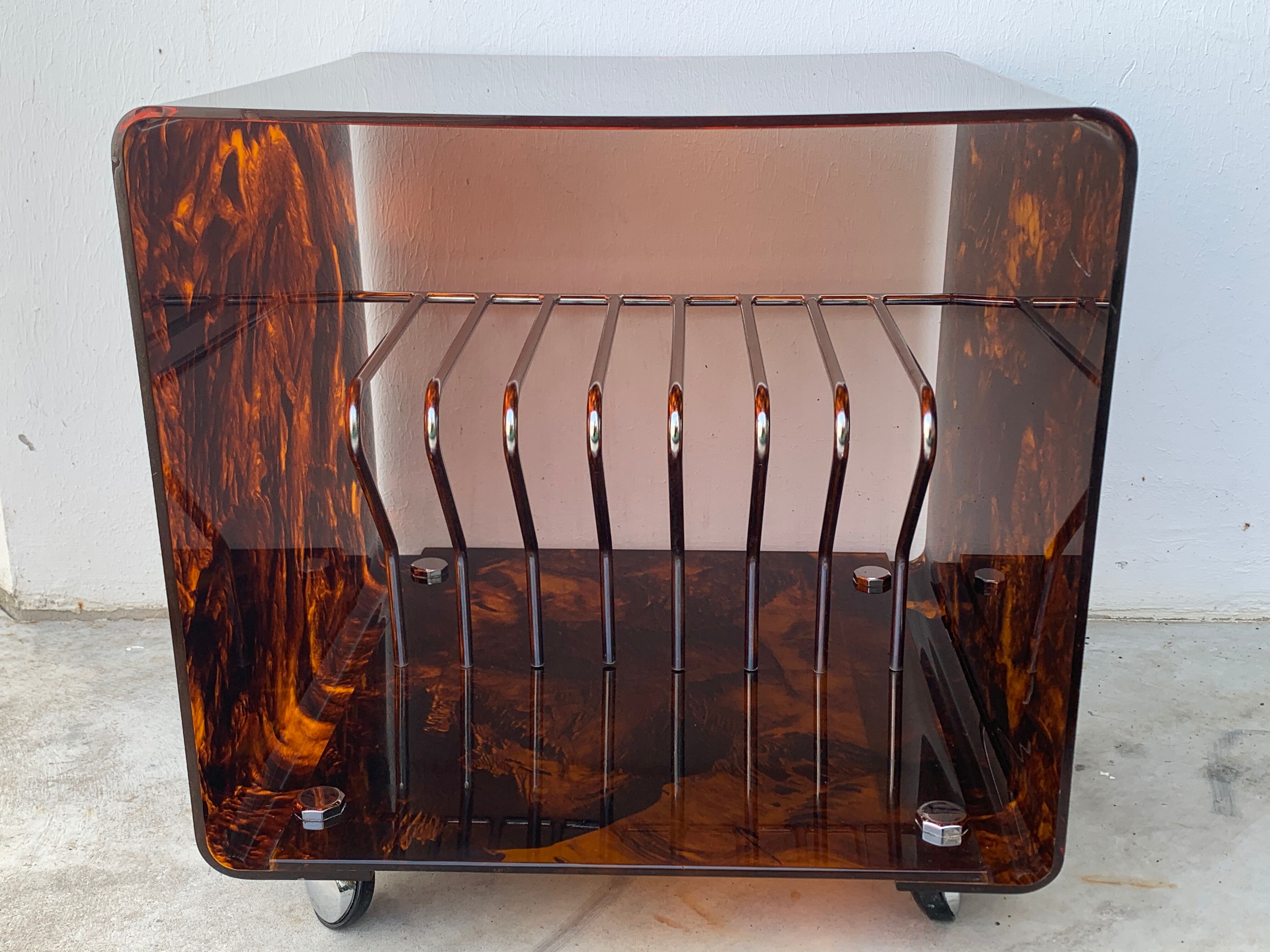 Range records or vinyl range in plexi, turtle scales effect, on wheels, 1970