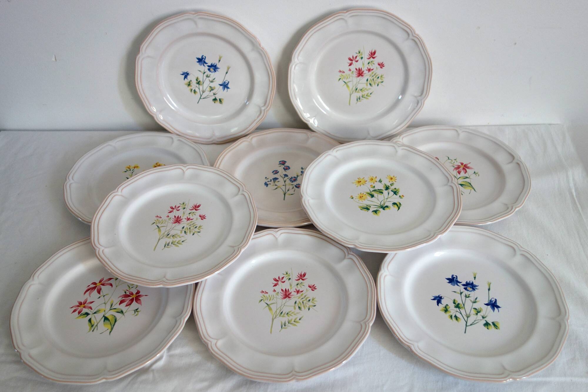 10 large pierre motton plates for gien circa 1930