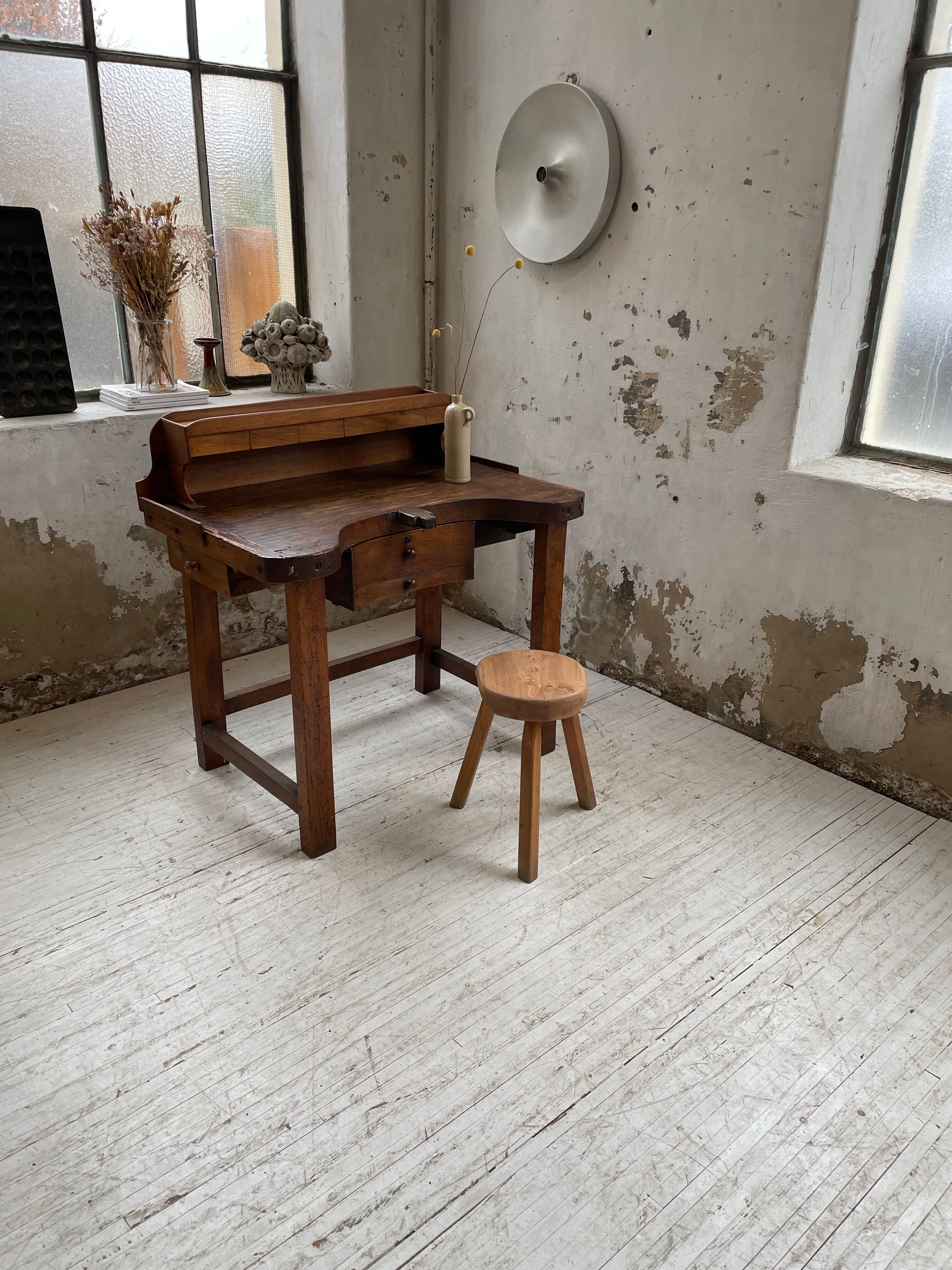 Establishment of jeweler XIXth oak