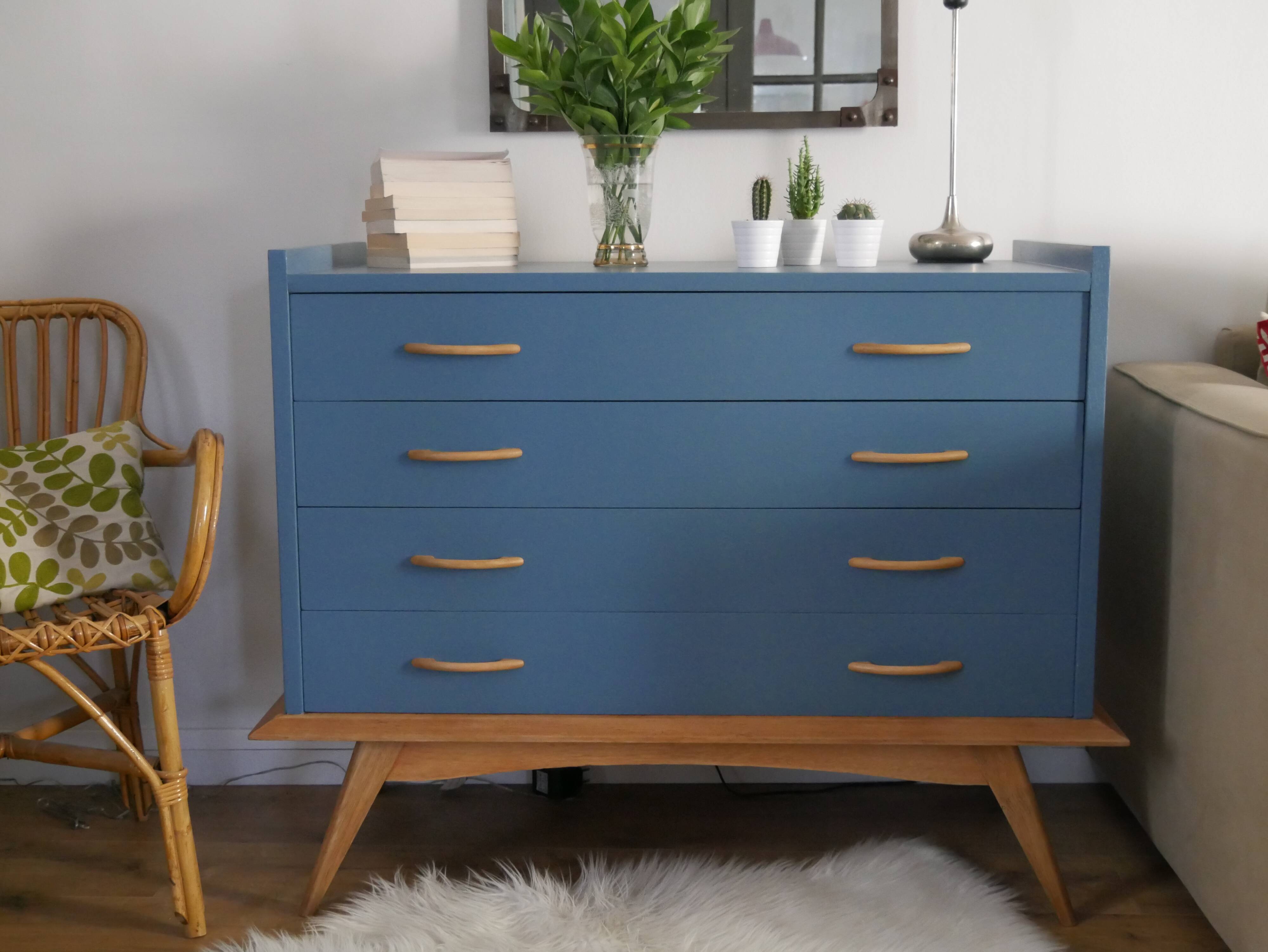 Dresser compass feet, deep blue