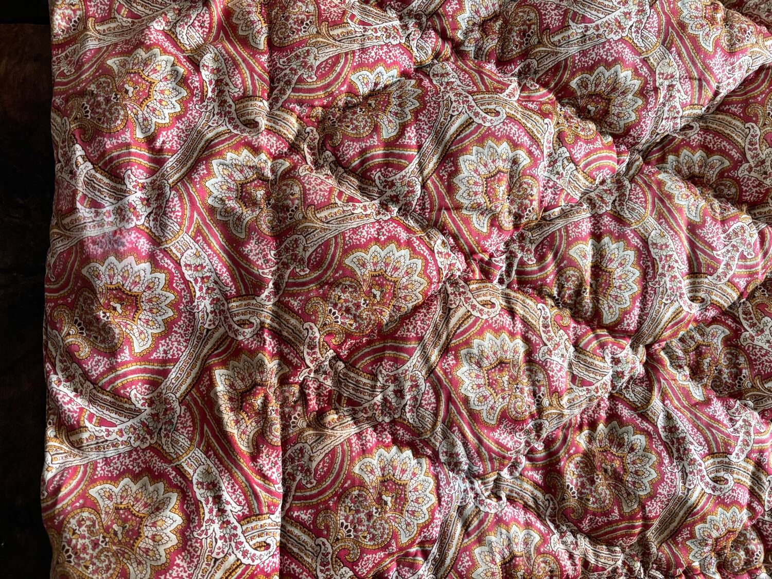 Vintage duvet/bedspread with a paisley pattern.
