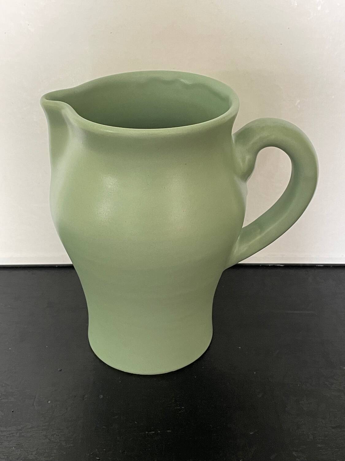 Pichet vert en céramique André Baud Vallauris
