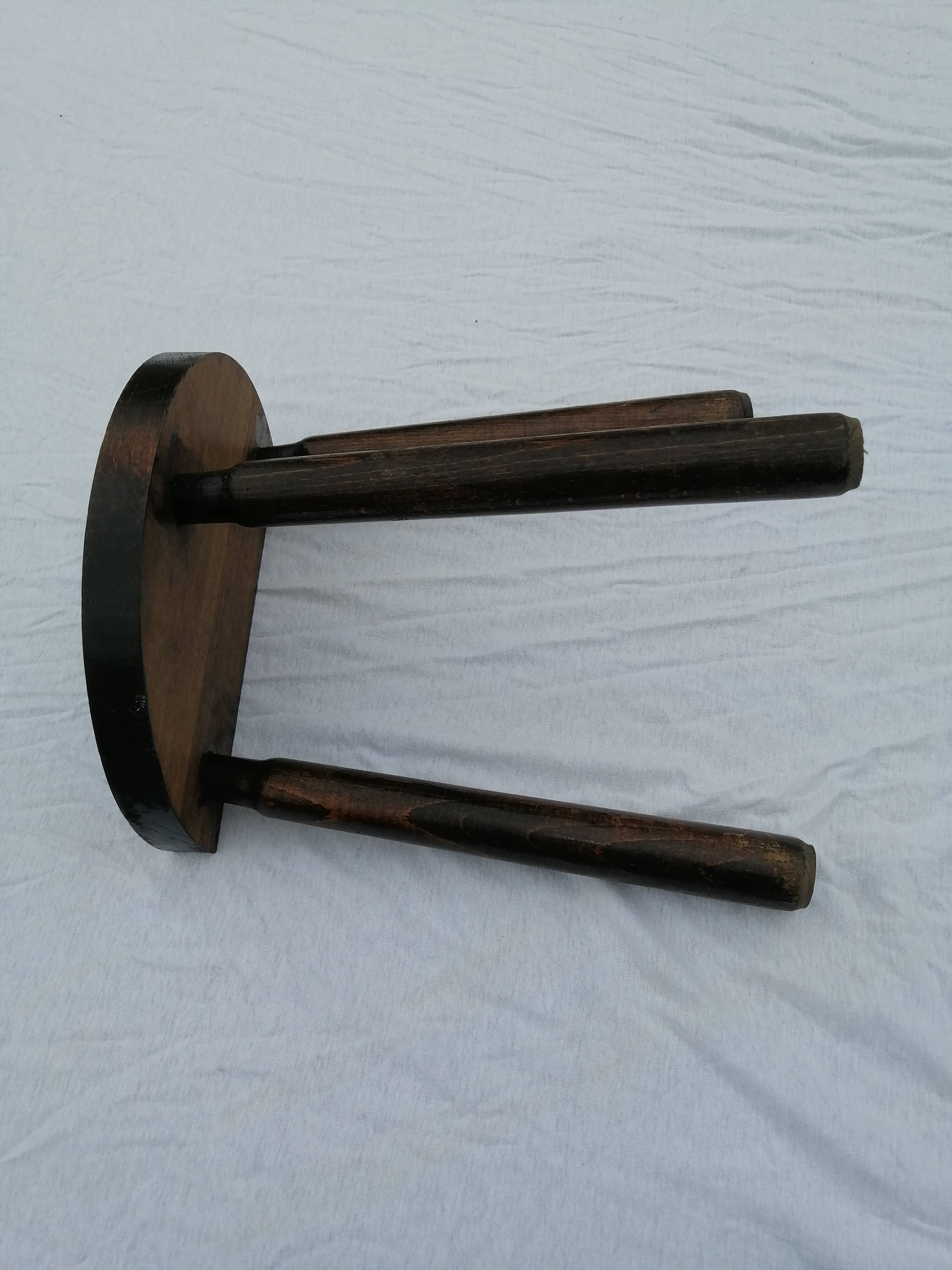 Tabouret en bois demi lune