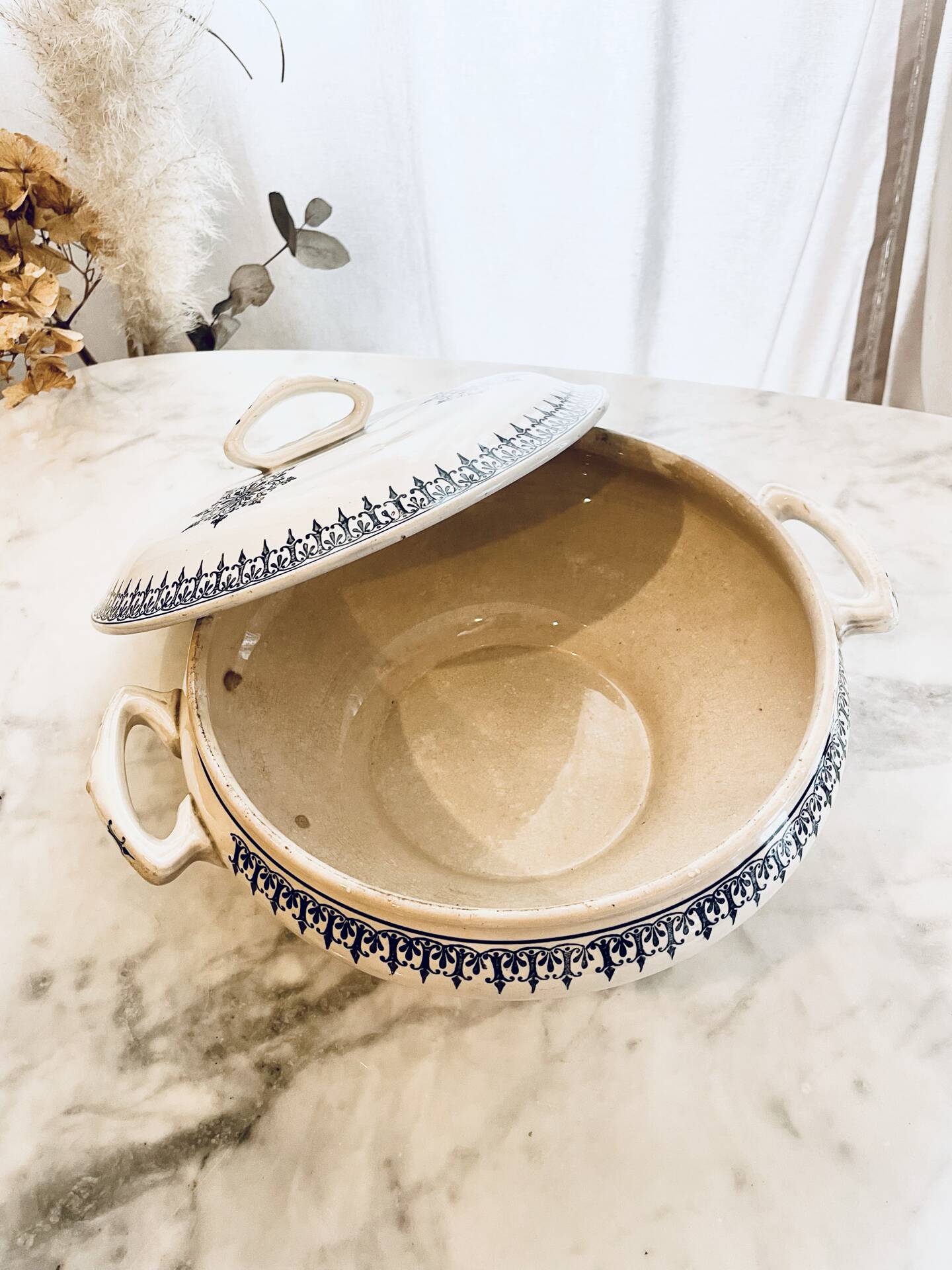 Antique soup tureen in white and blue earthenware – Vintage / Country style