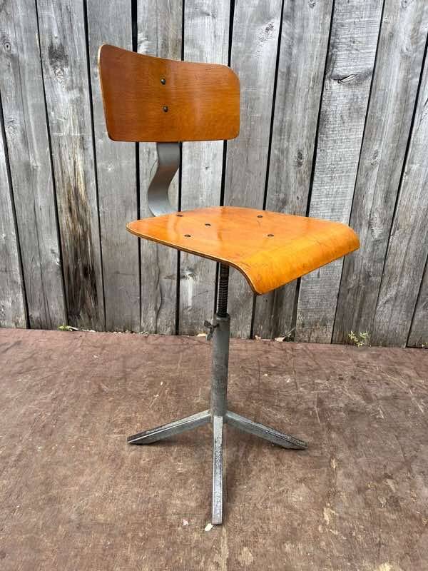 Vintage industrial workshop stool, height adjustable, 1960s.