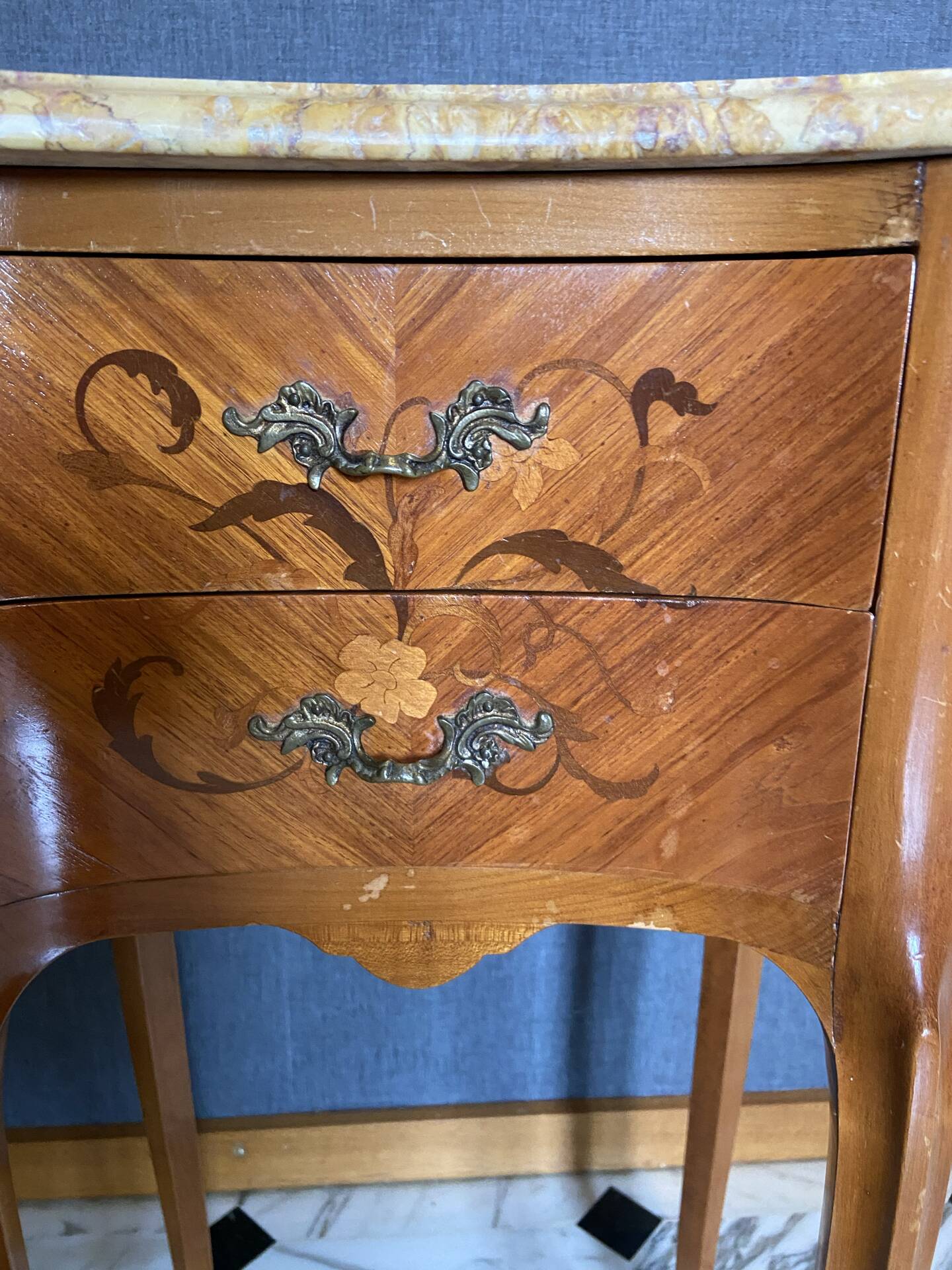 Tables de chevet style Louis XV