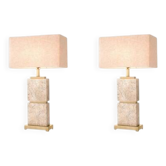 Paire de lampes de table en travertin et laiton patiné, parfaites pour les intérieurs contemporains.