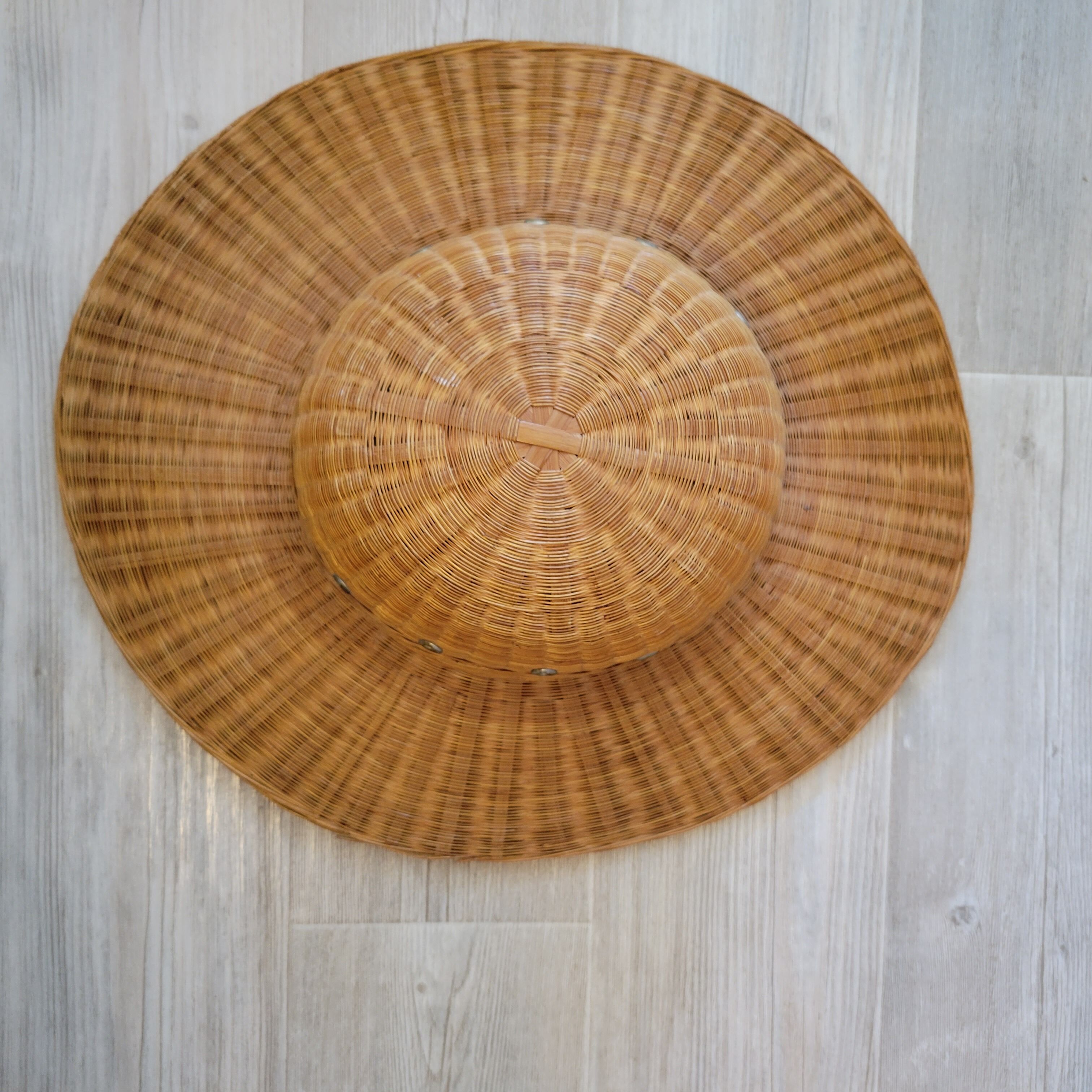 Ancien chapeau asiatique colonial tissé en paille osier feuilles bambou