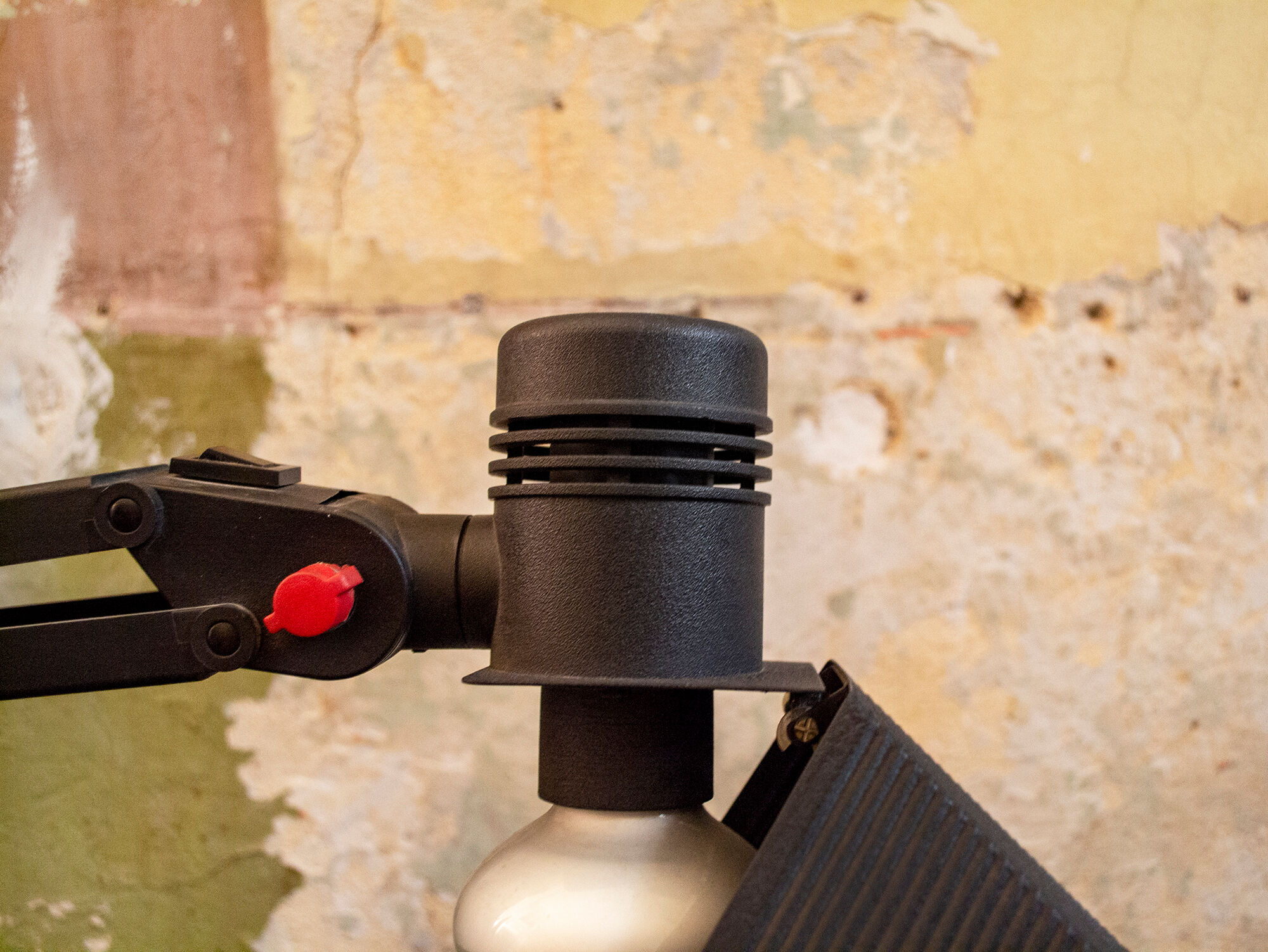 Desk lamp with metal frame and plastic details. Designer C.V.B. 80s