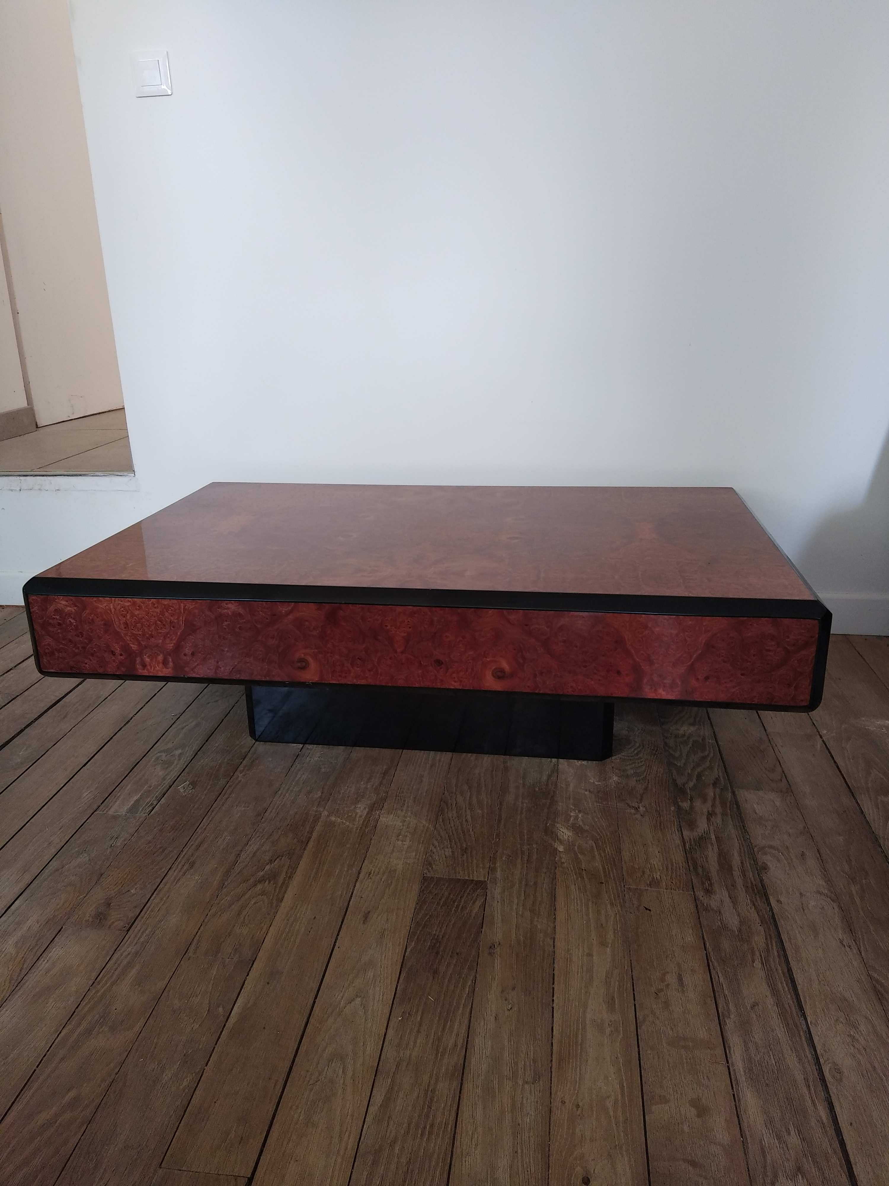 Table basse en loupe de thuya
