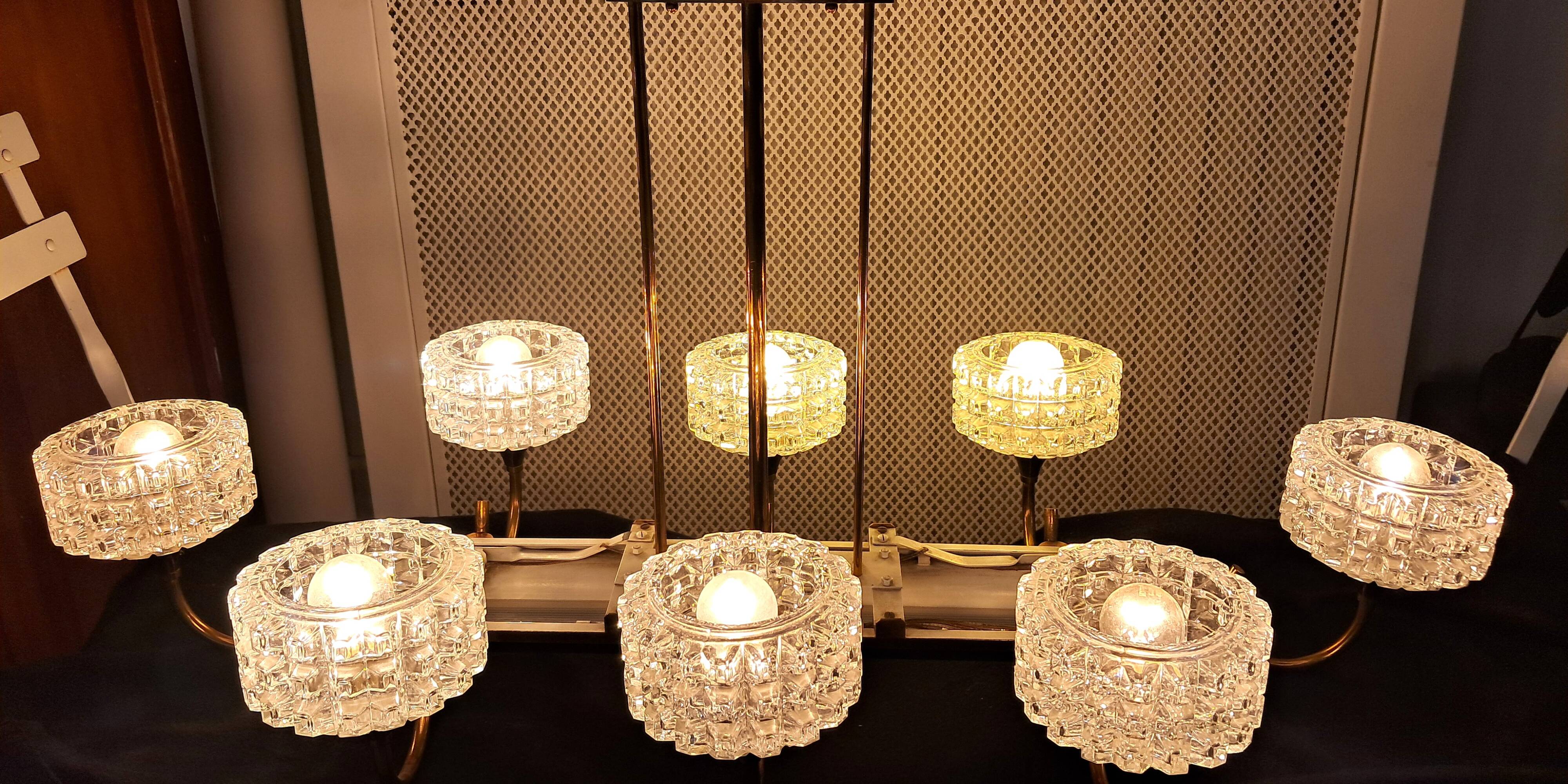 Eight-light chandelier in gilded brass and blue, 1950.
