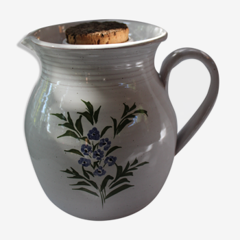 Pitcher in enamelled sandstone with ice reserve