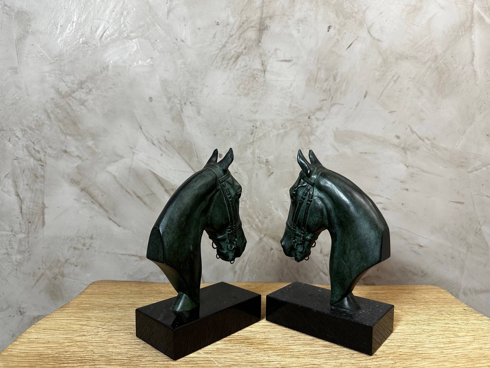 Serres livres chevaux en régule